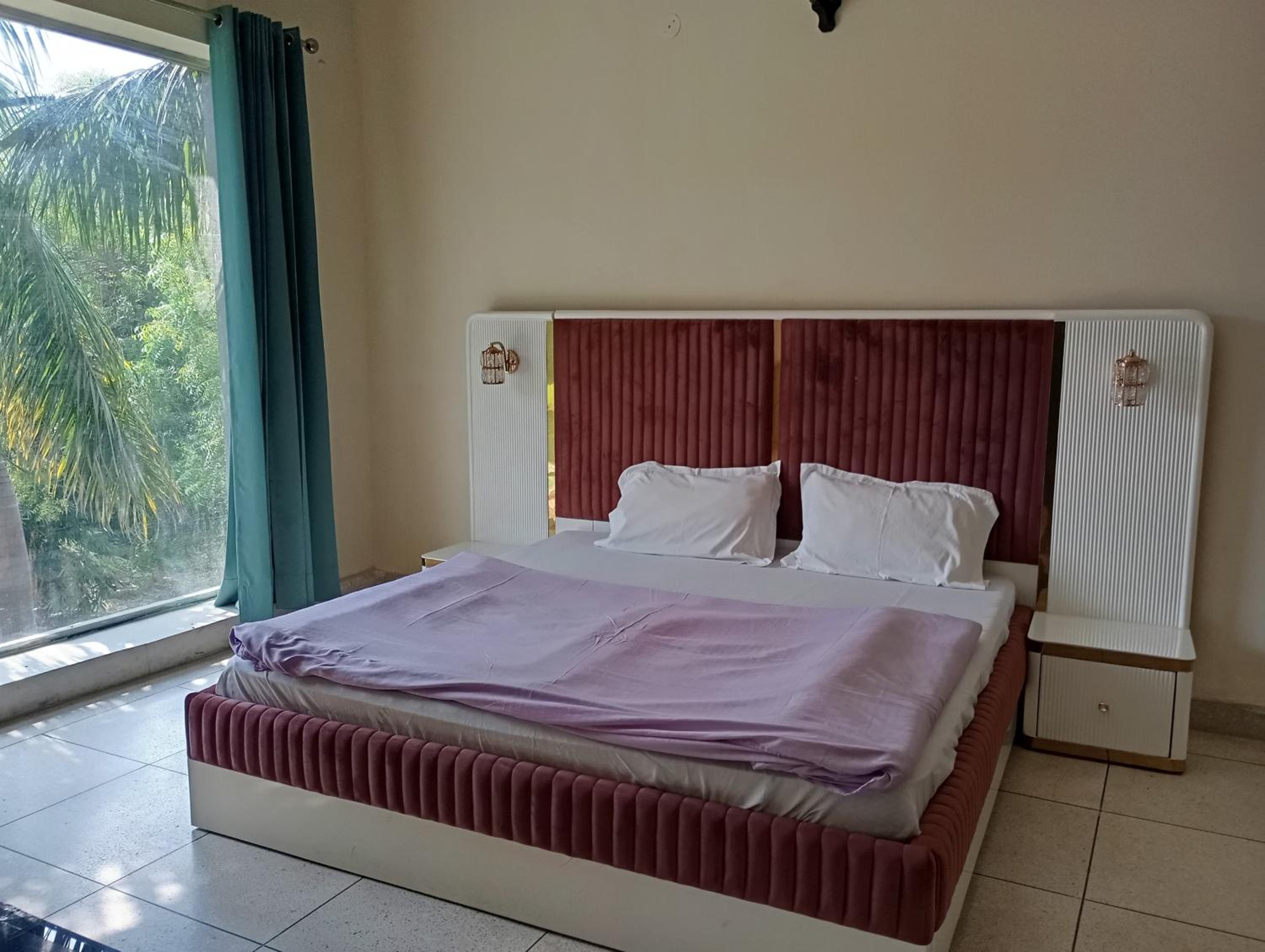 7BR Farmhouse With Private Pool by Especial Rentals