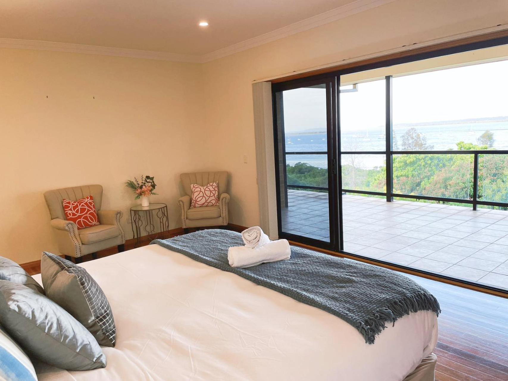 Waterfront Entire Luxury House with Bay View and Pool