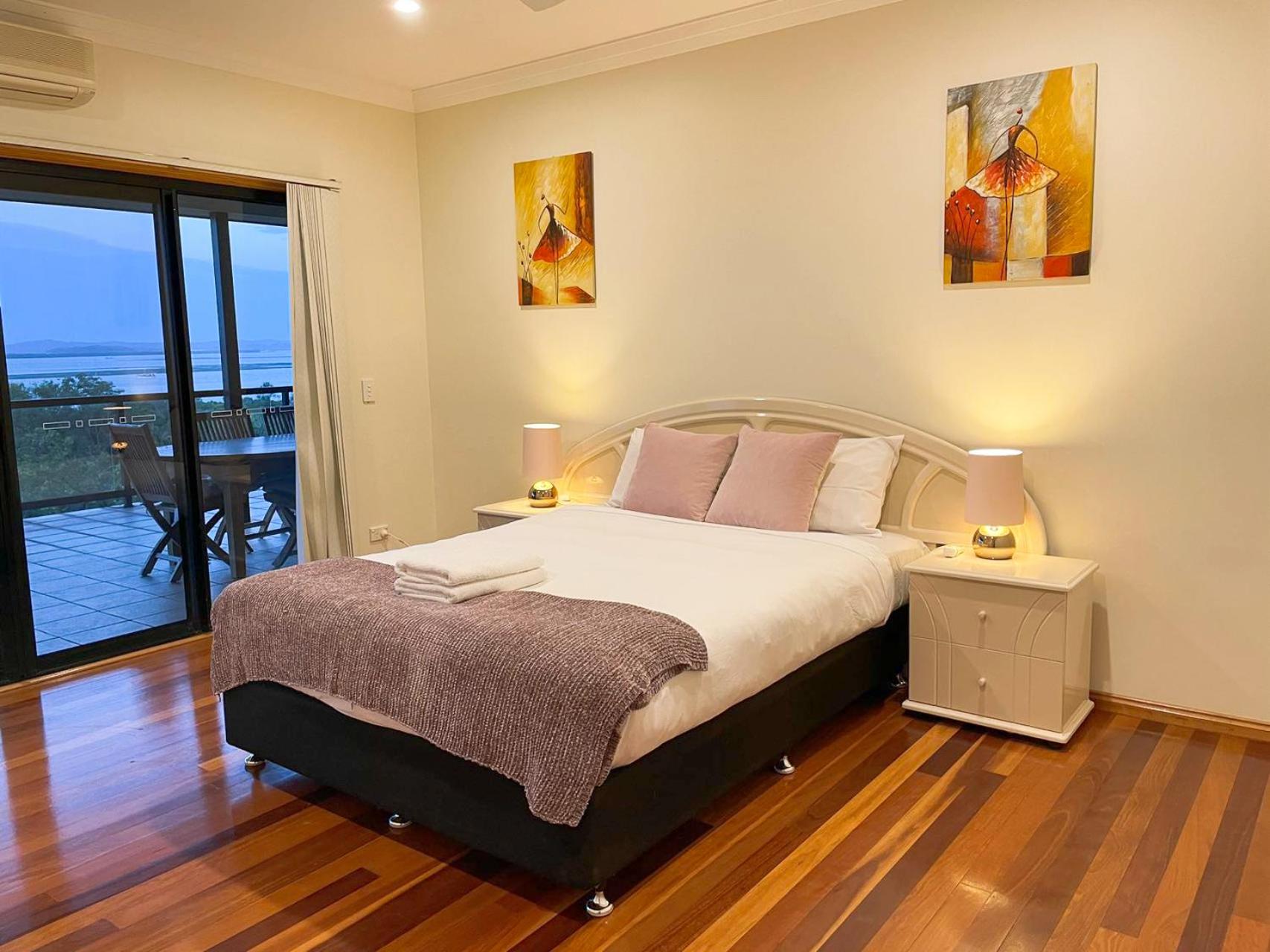 Waterfront Entire Luxury House with Bay View and Pool