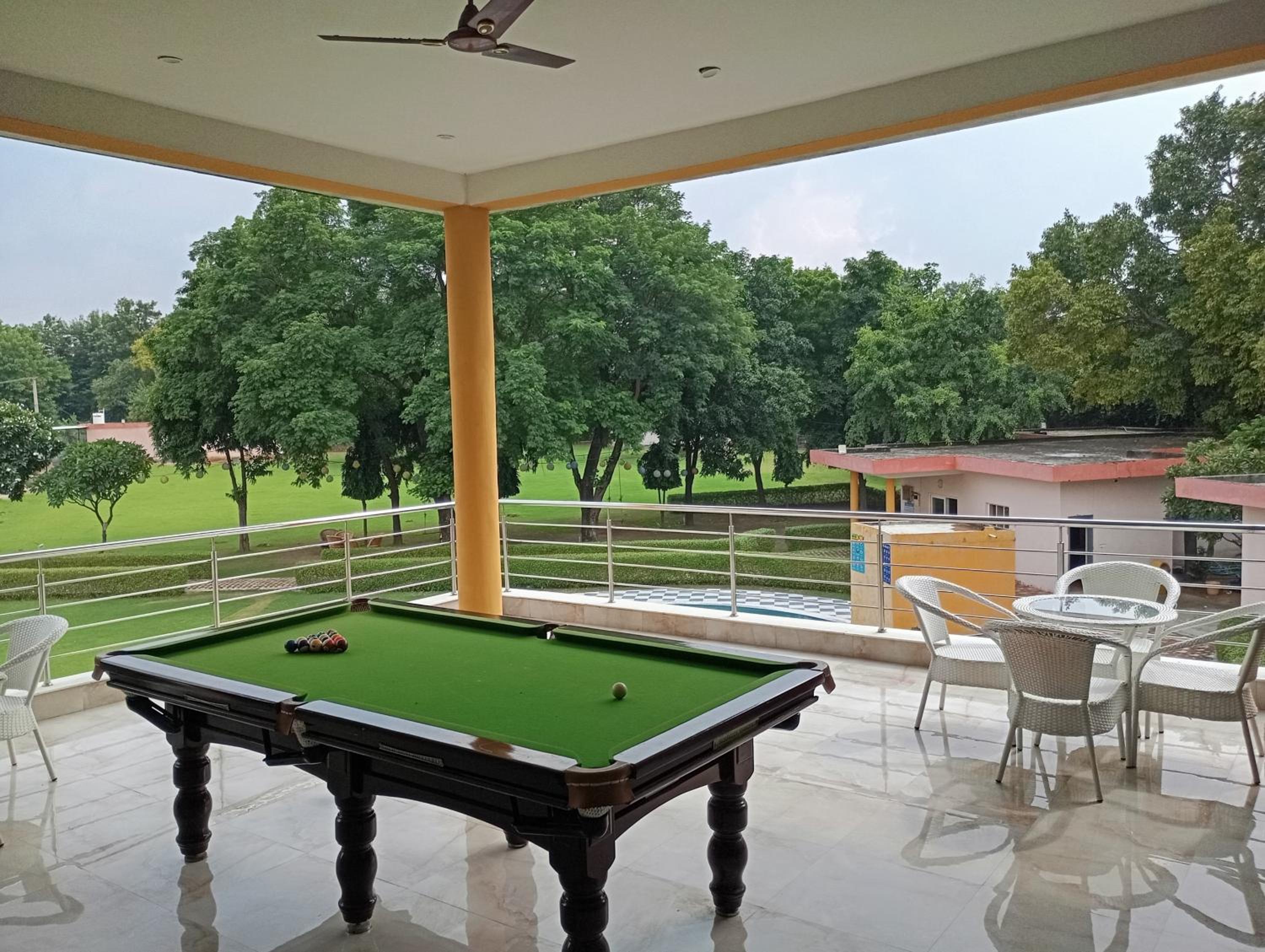 7BR Farmhouse With Private Pool by Especial Rentals