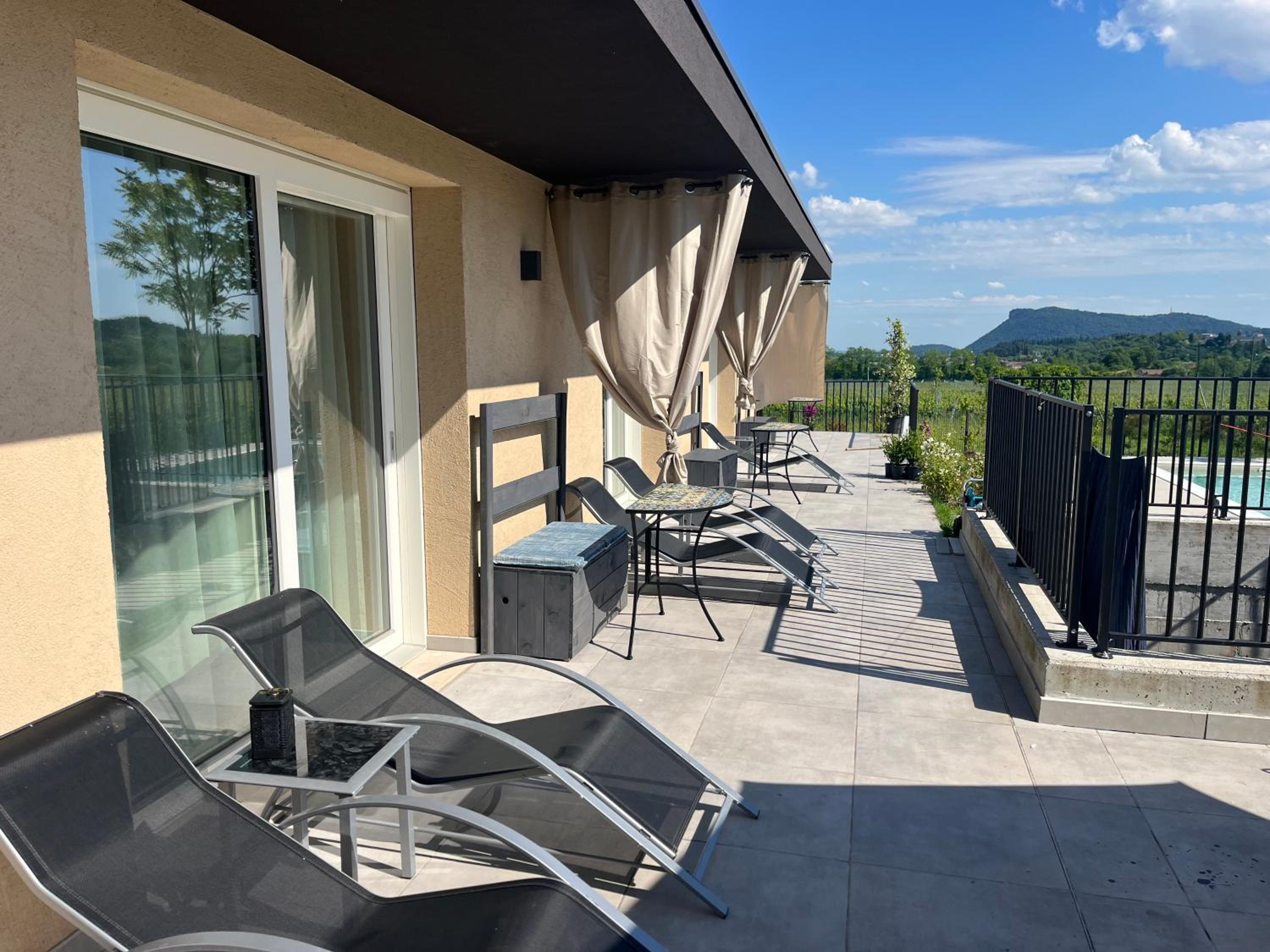 Italianflat - Casa Ulivi del Garda with Swimmingpool and FREE parking, view 3