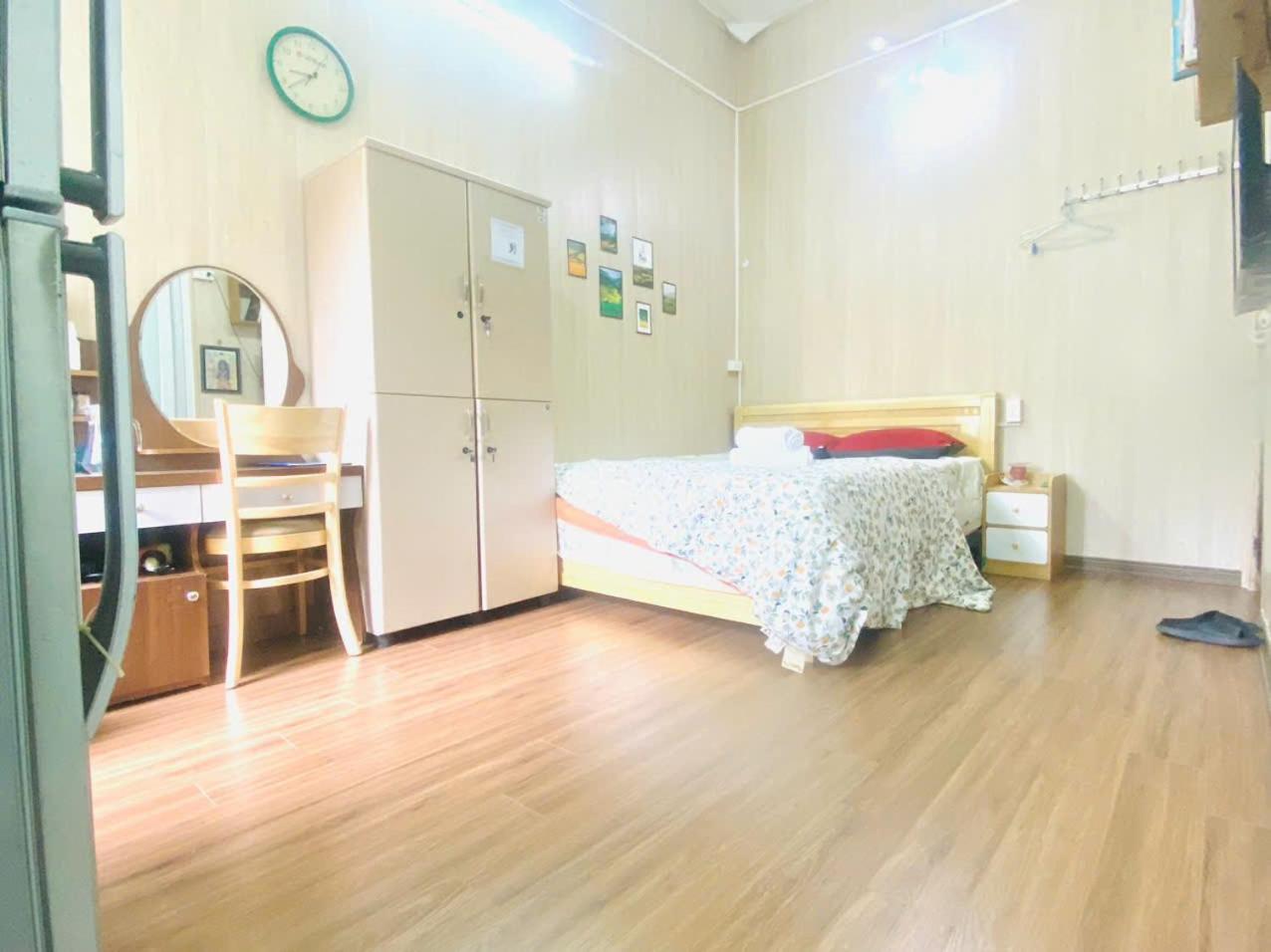 Cozy Homestay with Large bed, private bathroom, large Balcony