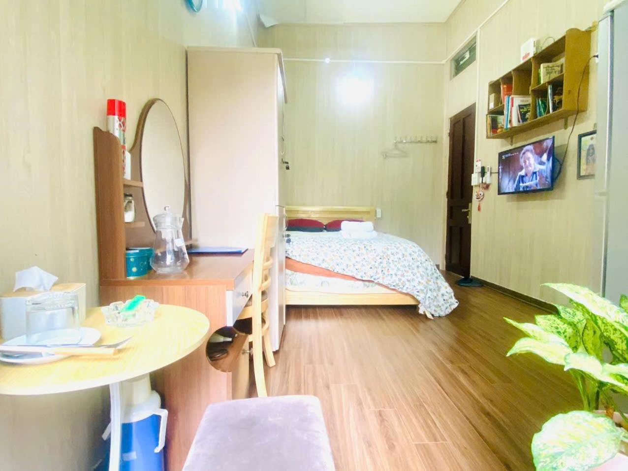 Cozy Homestay with Large bed, private bathroom, large Balcony
