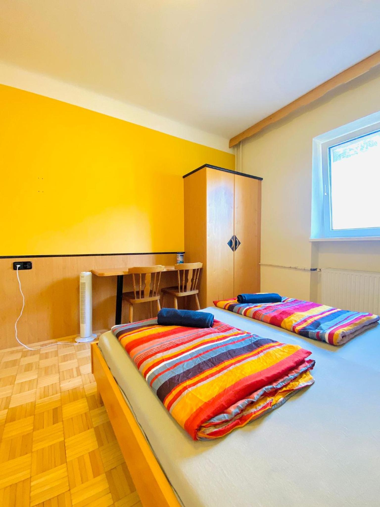 Affordable Central Rooms, 10-Min to Lugner City