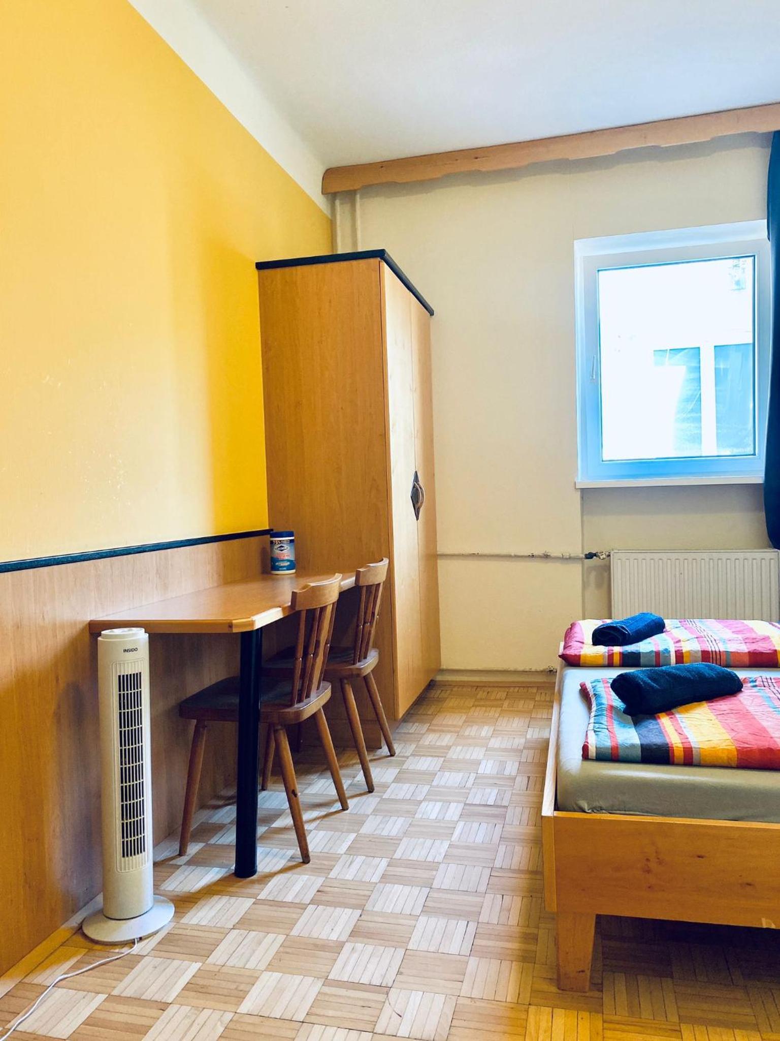Affordable Central Rooms, 10-Min to Lugner City