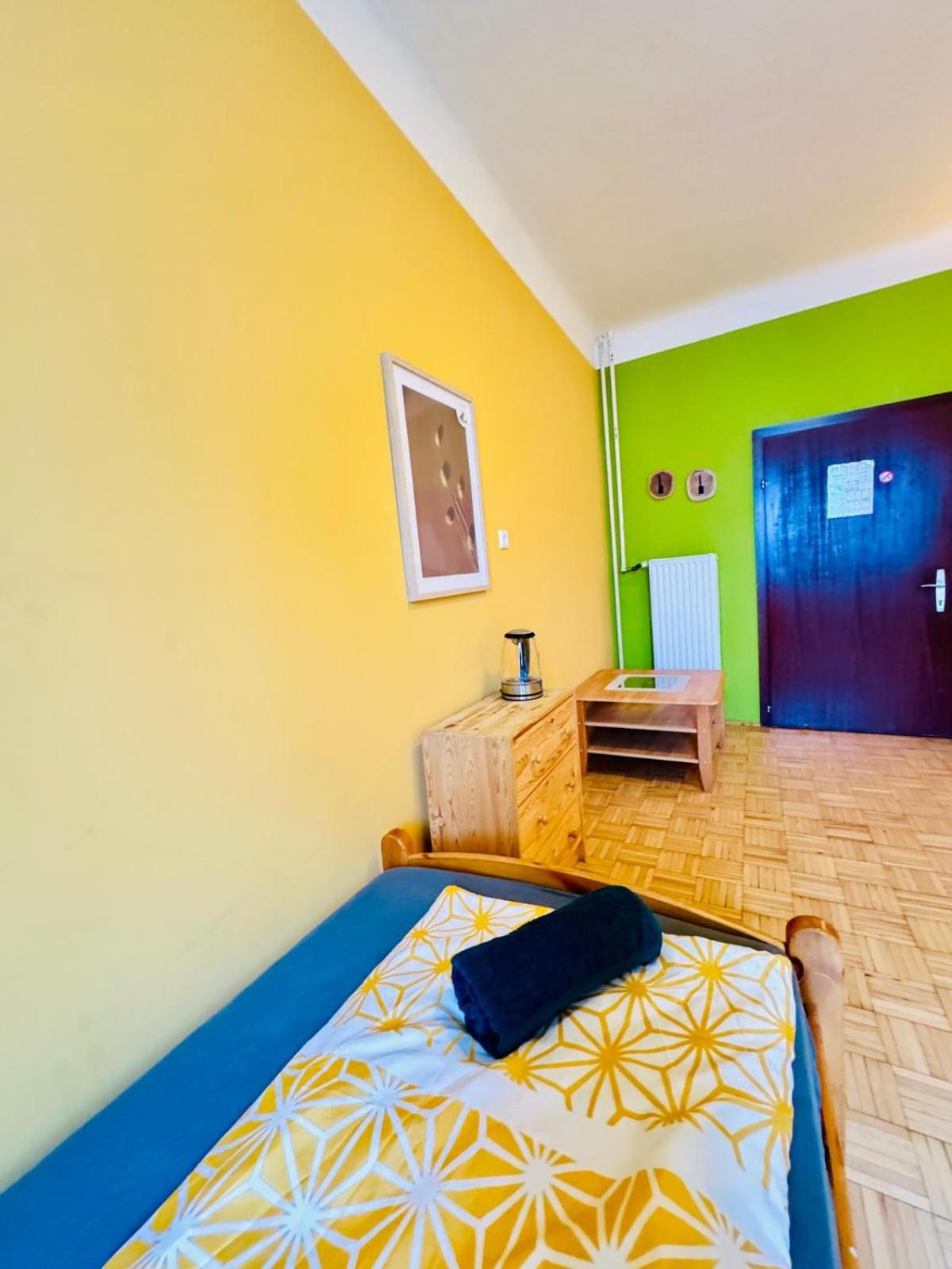Affordable Central Rooms, 10-Min to Lugner City