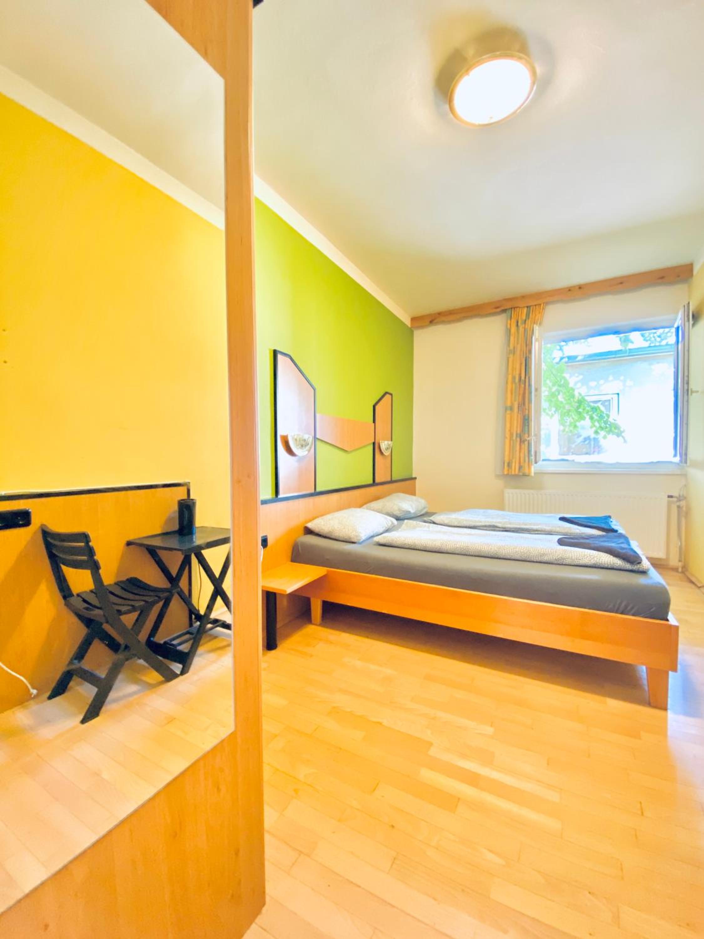 Affordable Central Rooms, 10-Min to Lugner City