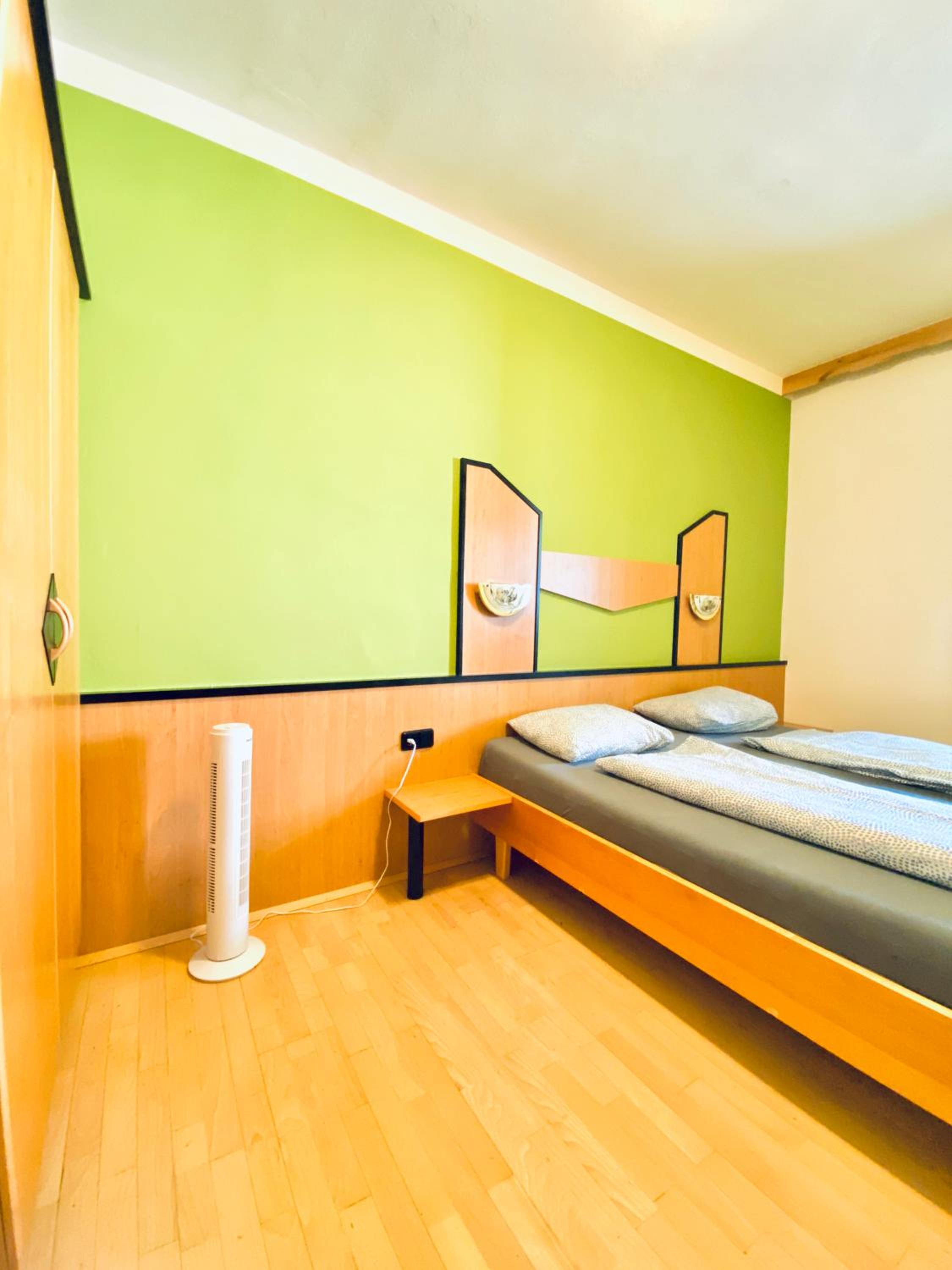Affordable Central Rooms, 10-Min to Lugner City