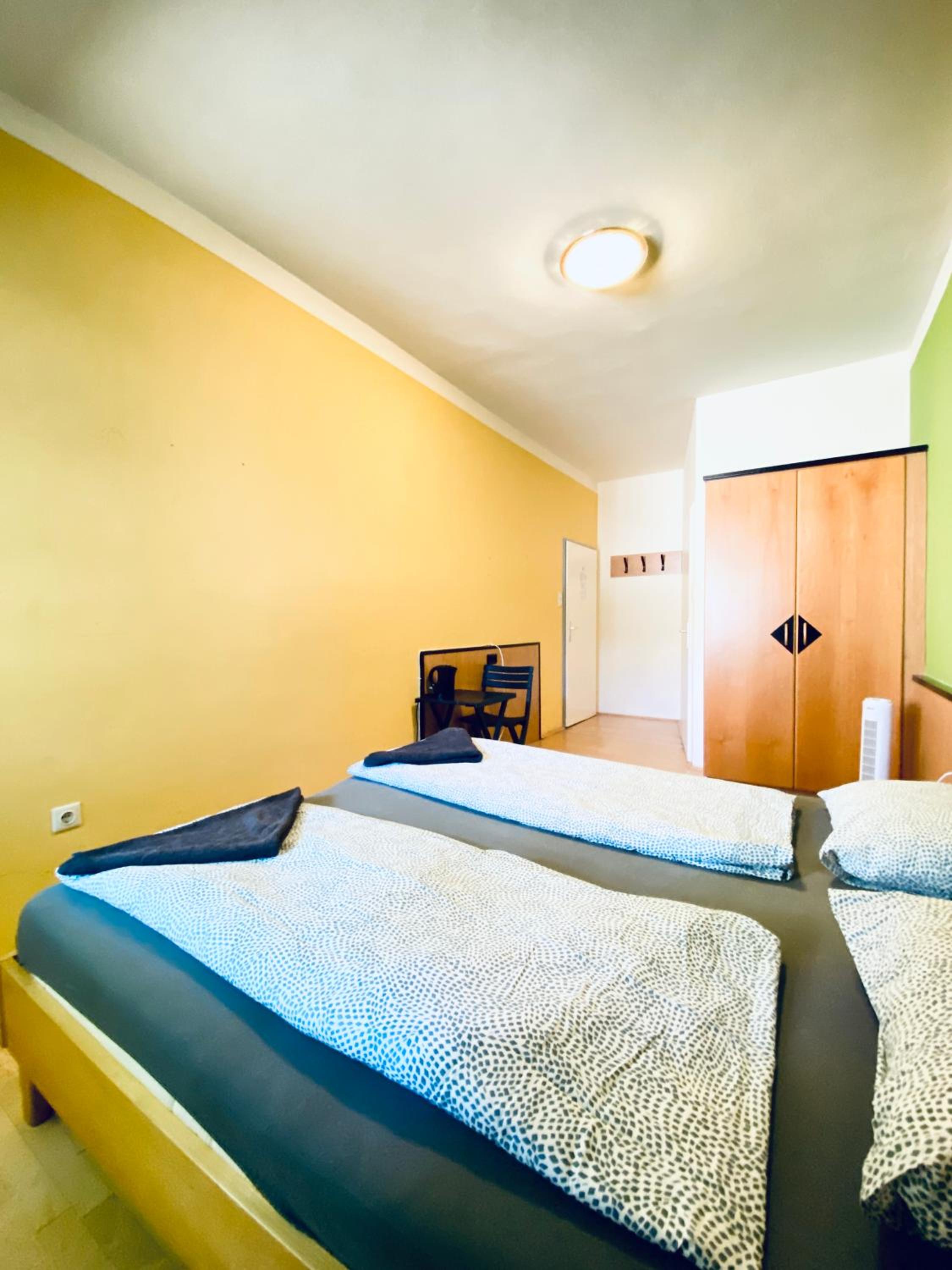 Affordable Central Rooms, 10-Min to Lugner City