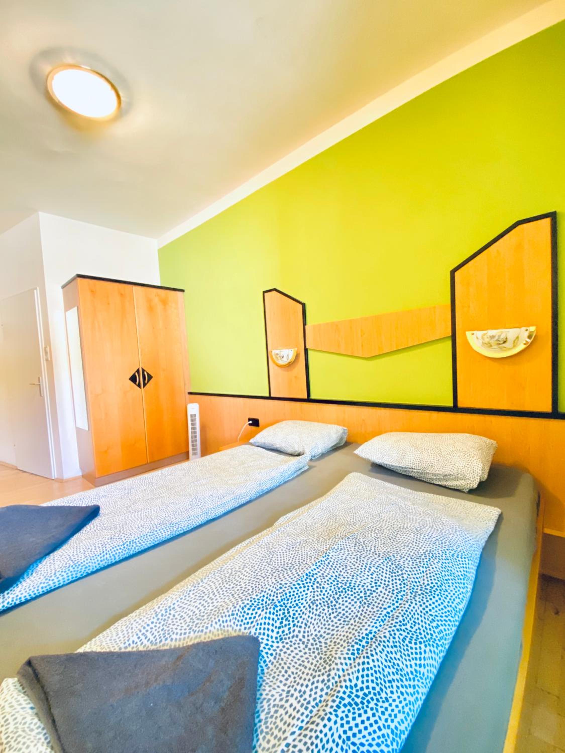 Affordable Central Rooms, 10-Min to Lugner City