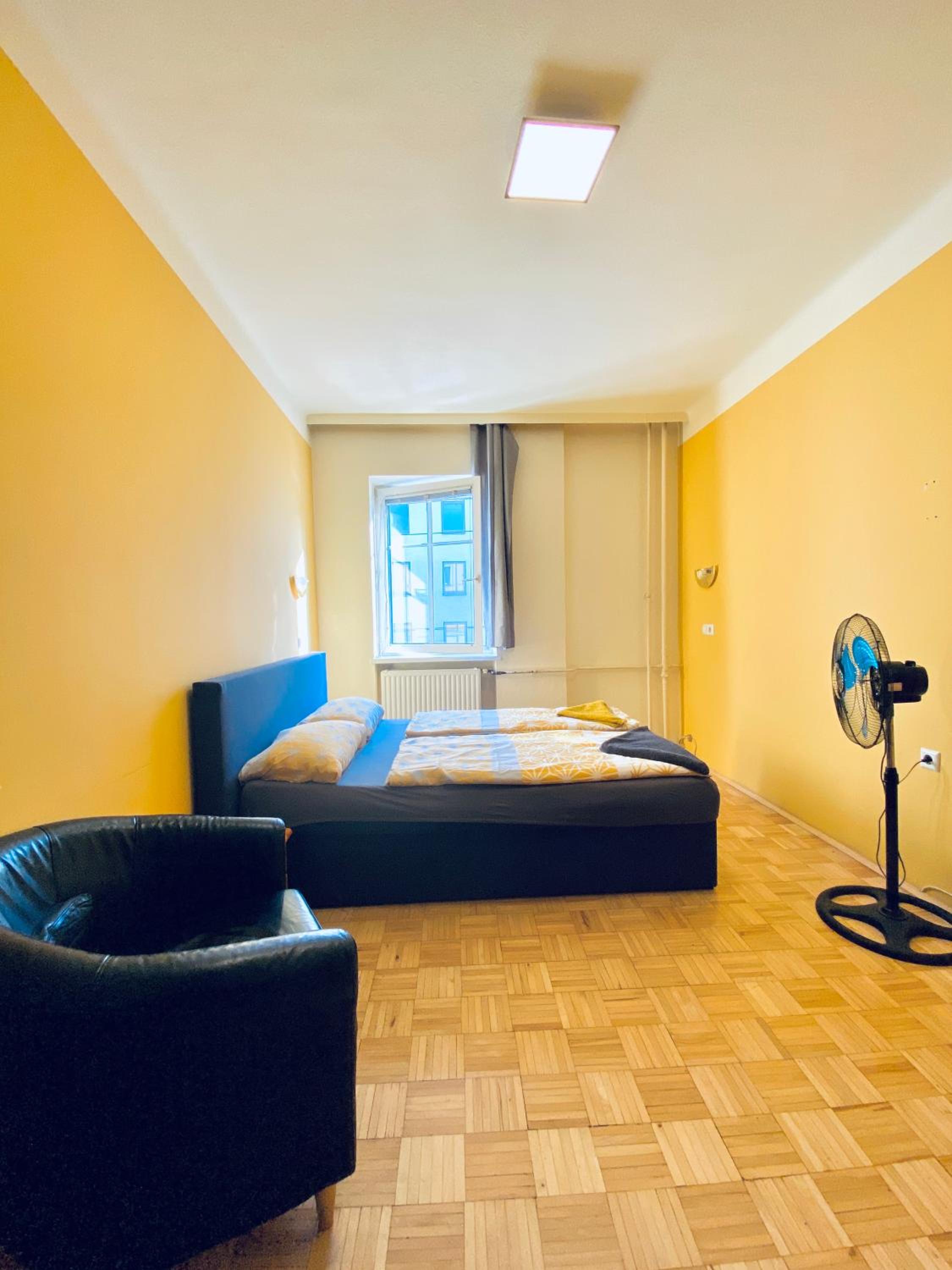 Affordable Central Rooms, 10-Min to Lugner City