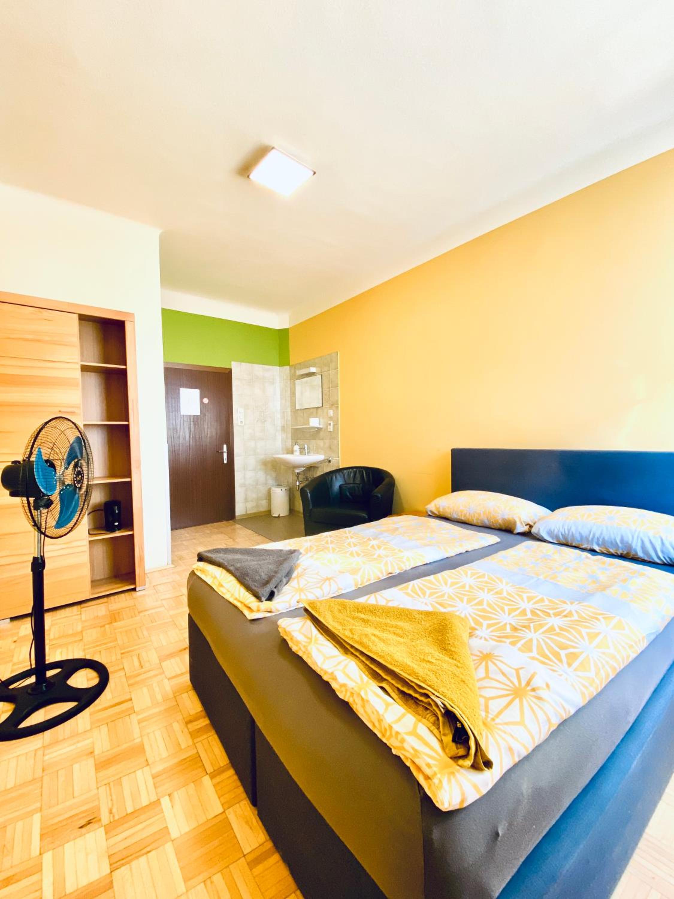 Affordable Central Rooms, 10-Min to Lugner City