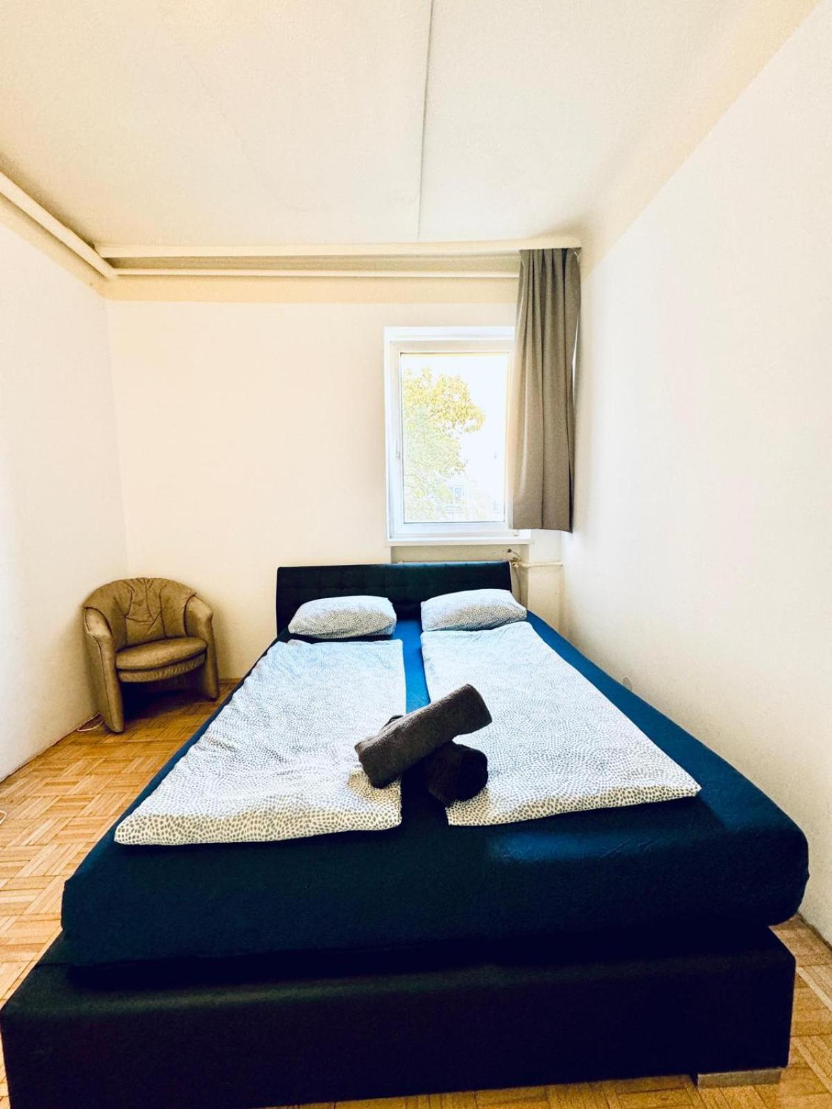 Affordable Central Rooms, 10-Min to Lugner City
