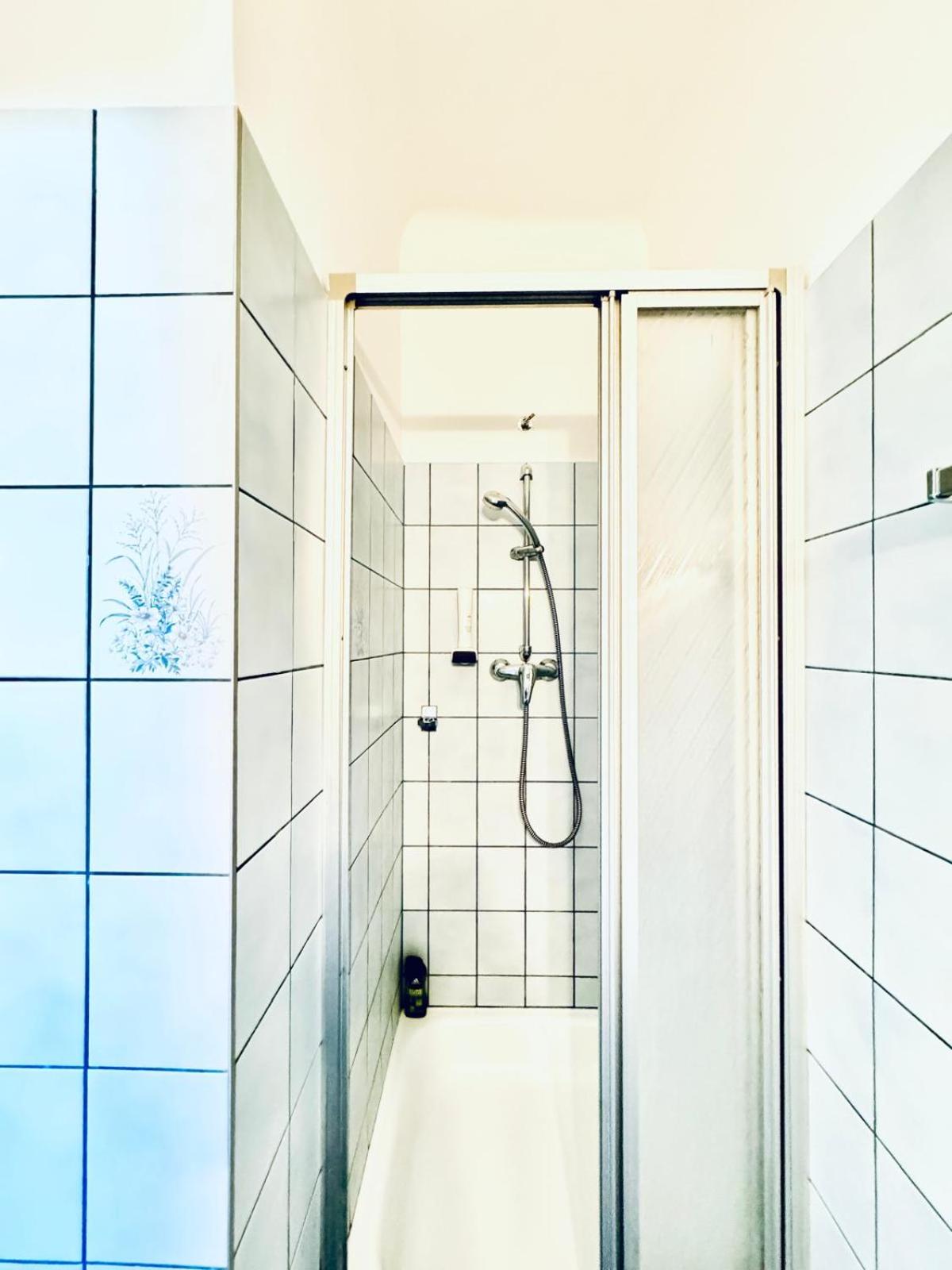 Affordable Central Rooms, 10-Min to Lugner City