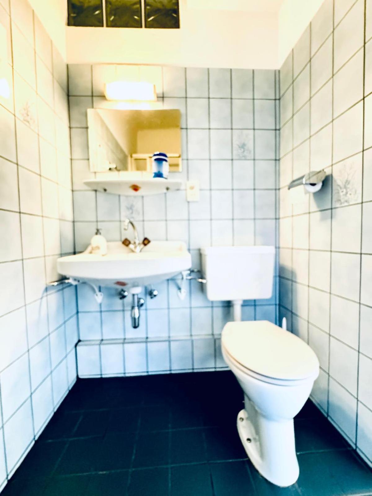 Affordable Central Rooms, 10-Min to Lugner City