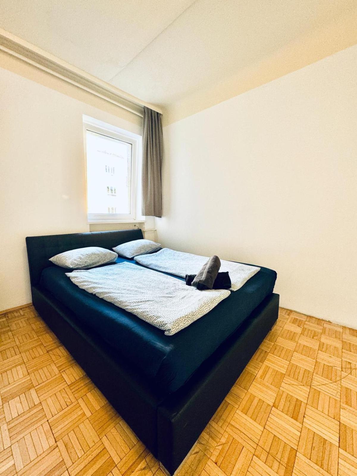 Affordable Central Rooms, 10-Min to Lugner City