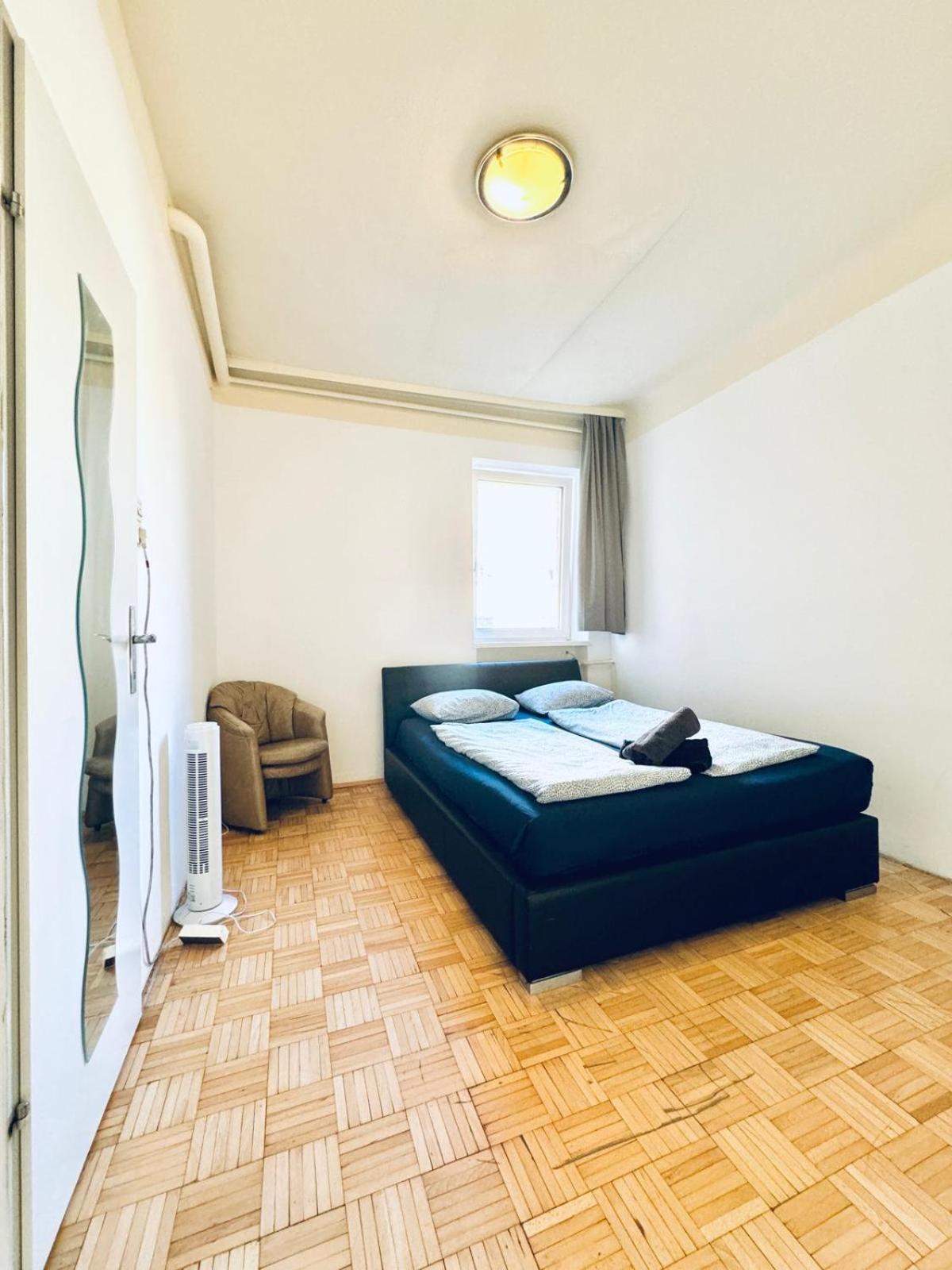 Affordable Central Rooms, 10-Min to Lugner City