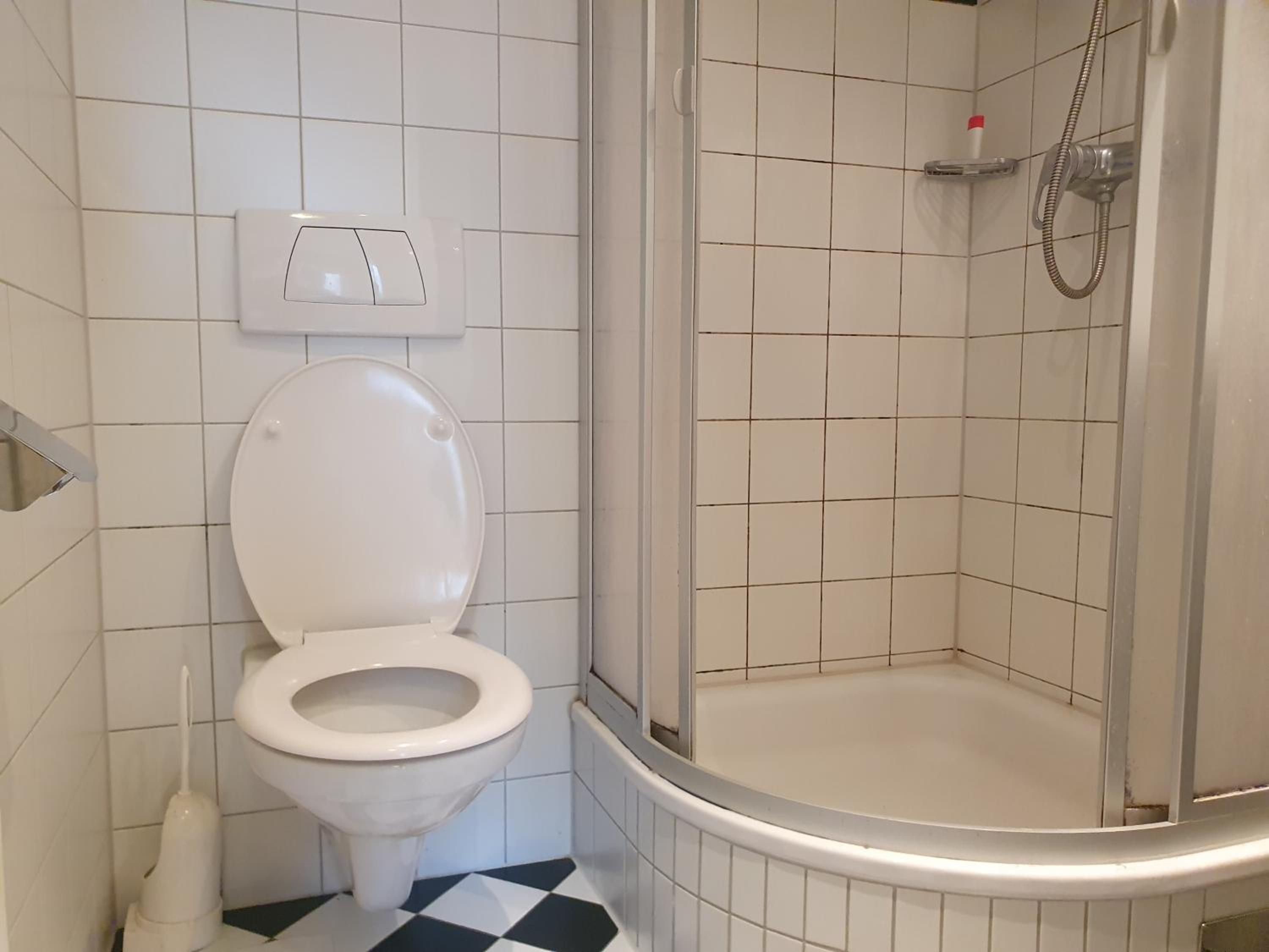 Affordable Central Rooms, 10-Min to Lugner City
