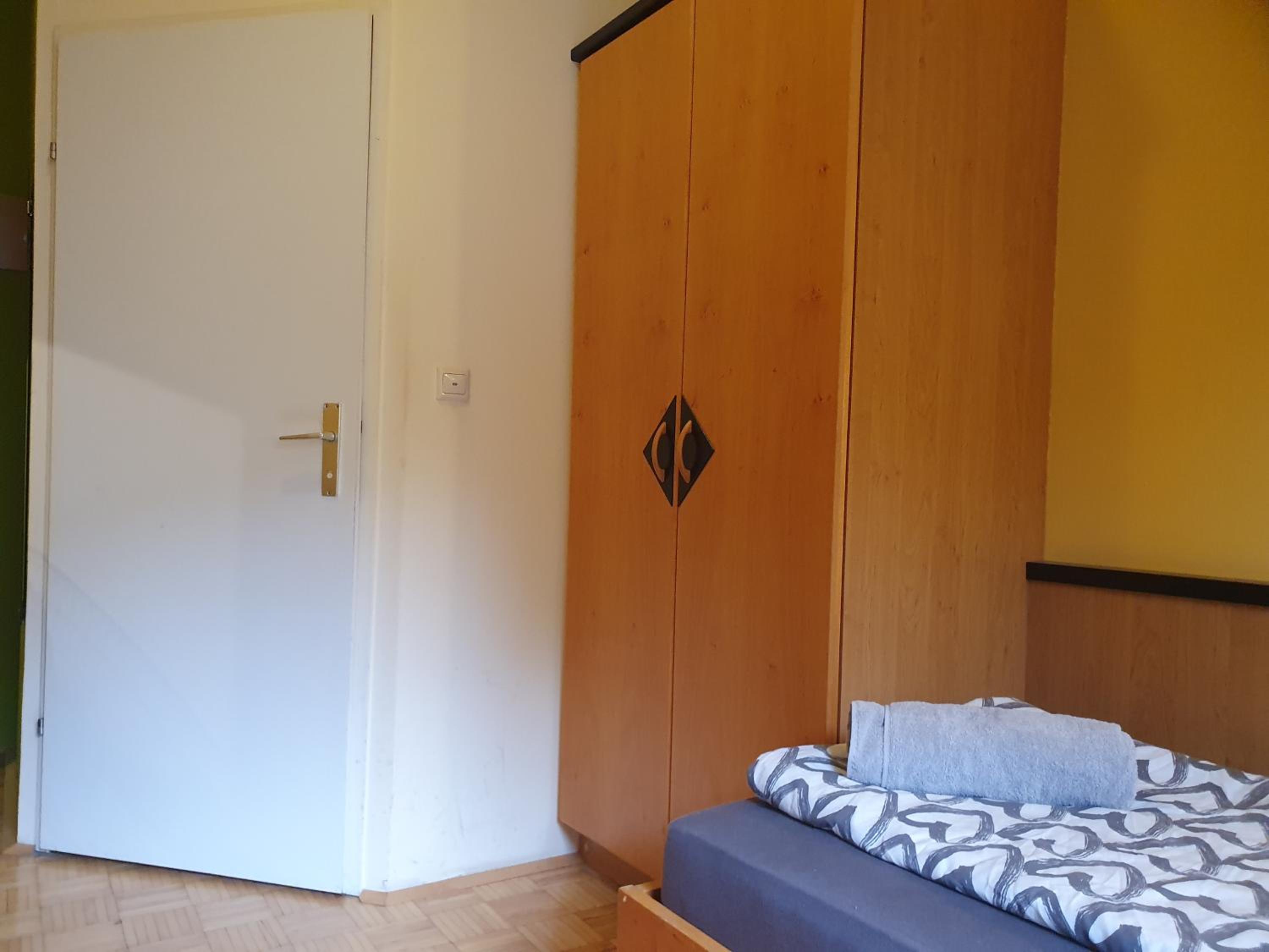 Affordable Central Rooms, 10-Min to Lugner City