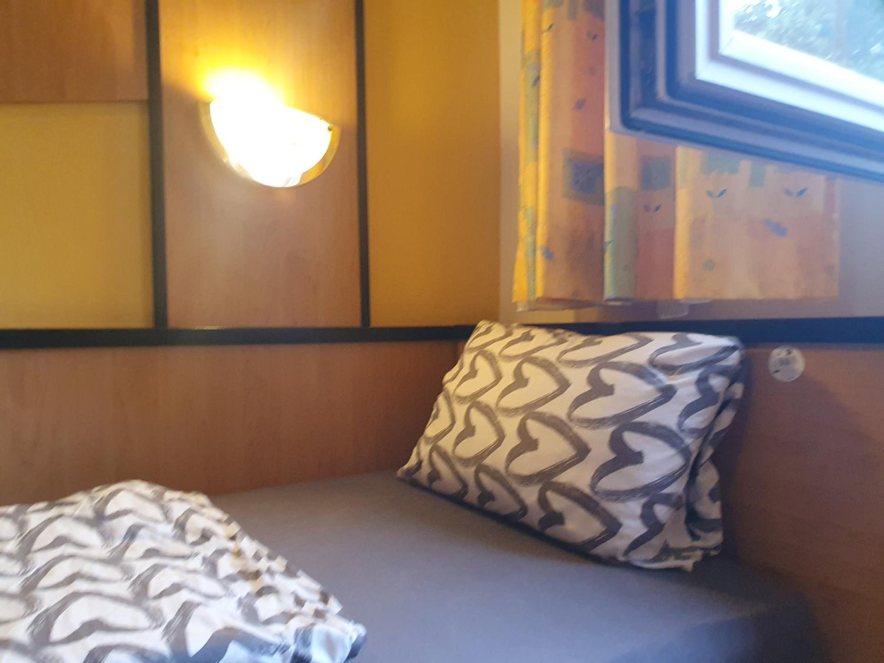 Affordable Central Rooms, 10-Min to Lugner City