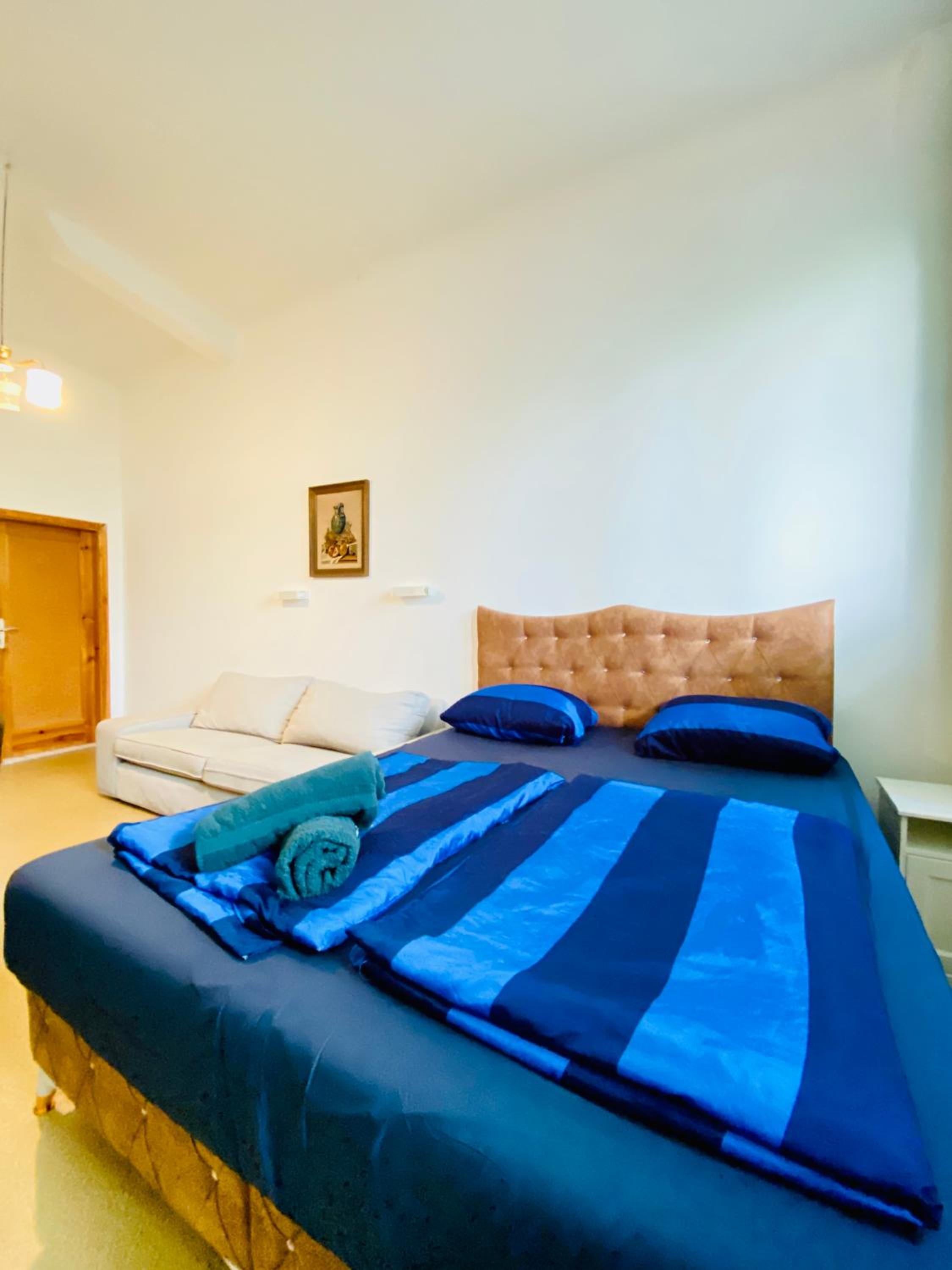Affordable Central Rooms, 10-Min to Lugner City