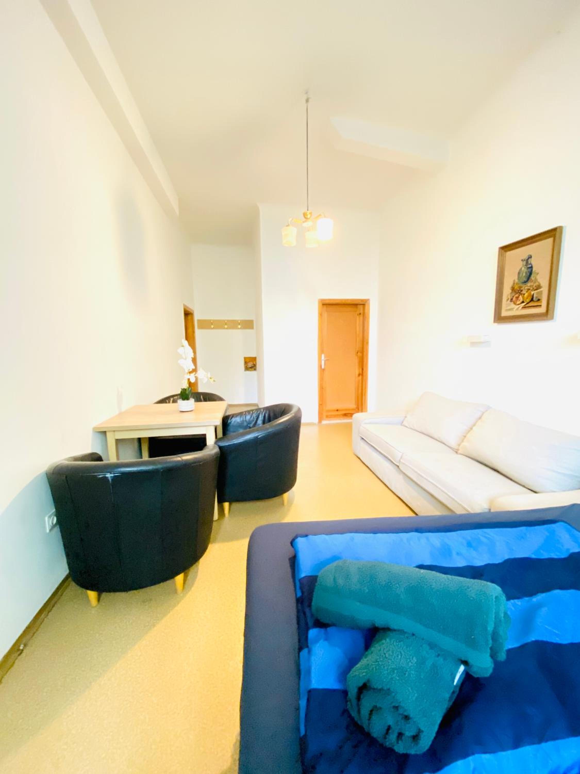Affordable Central Rooms, 10-Min to Lugner City