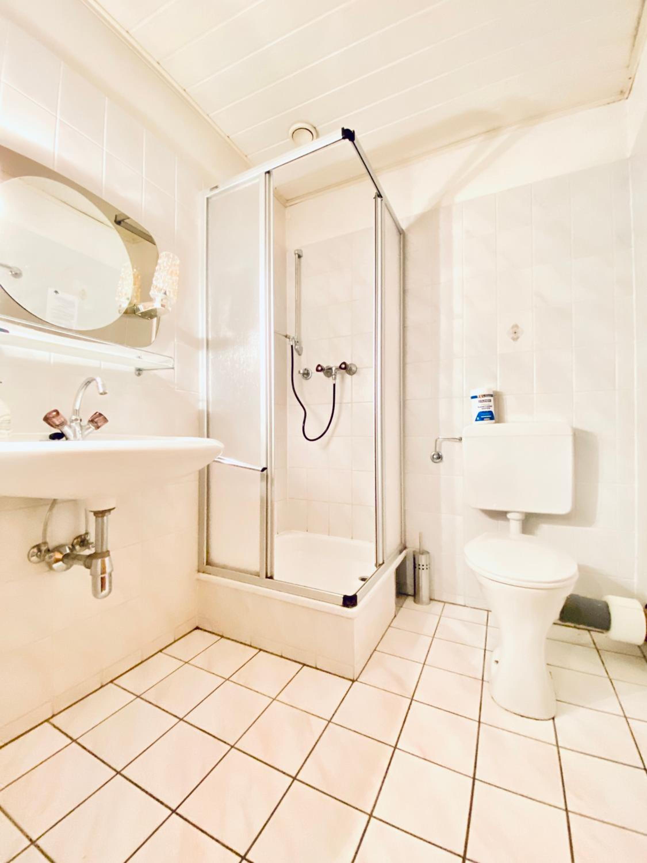 Affordable Central Rooms, 10-Min to Lugner City