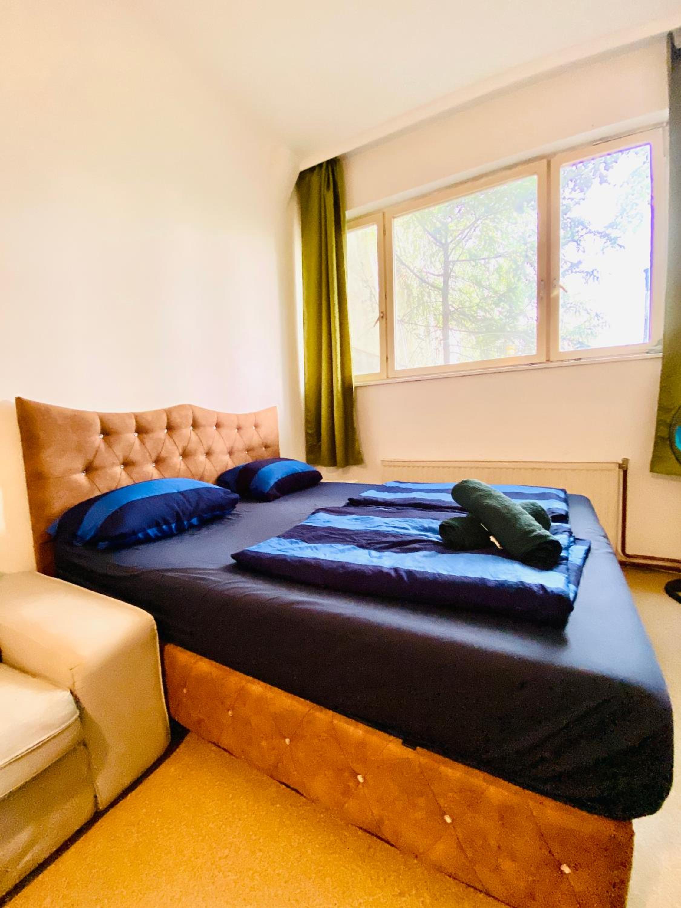 Affordable Central Rooms, 10-Min to Lugner City