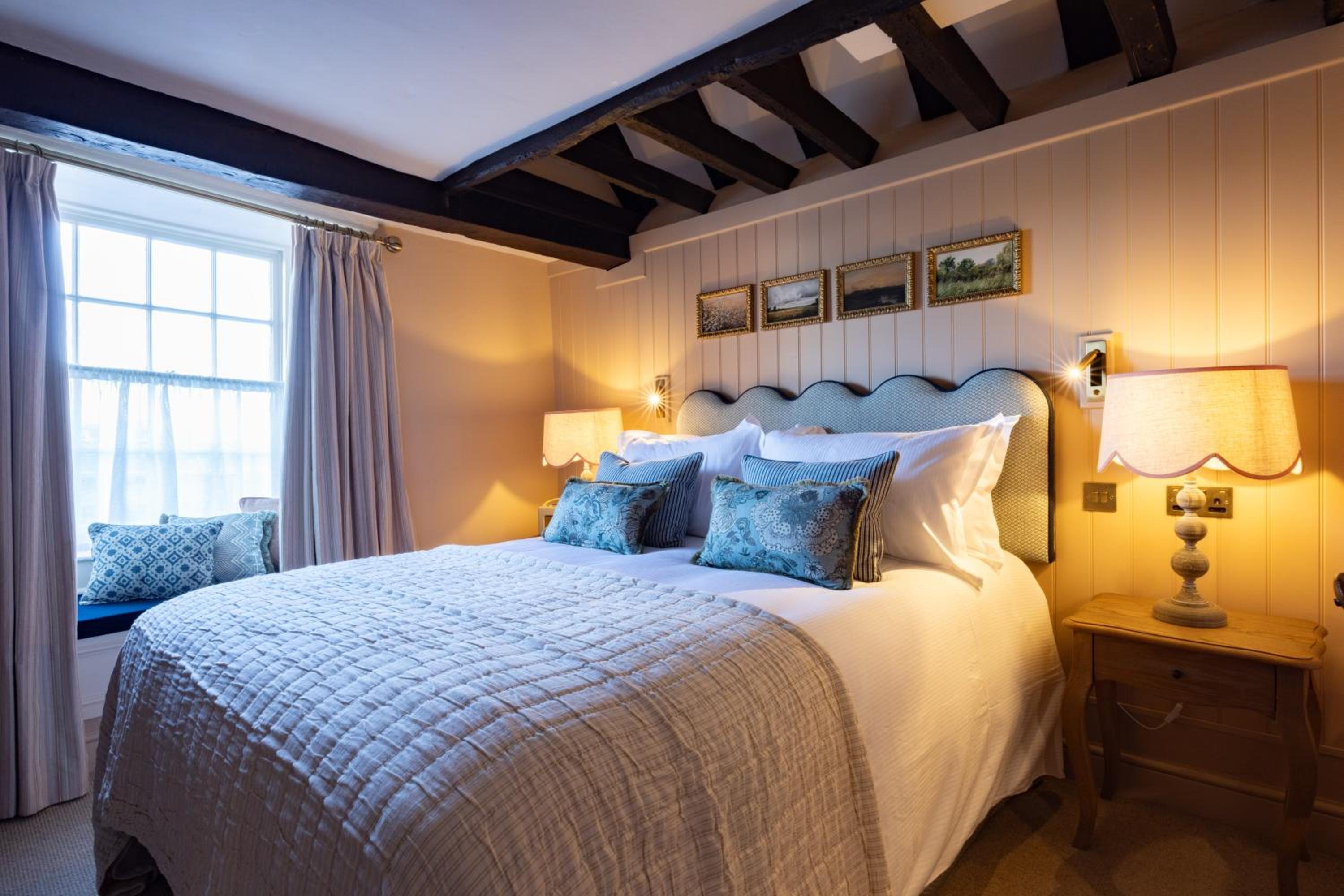 The White Hart - A Heartwood Inn