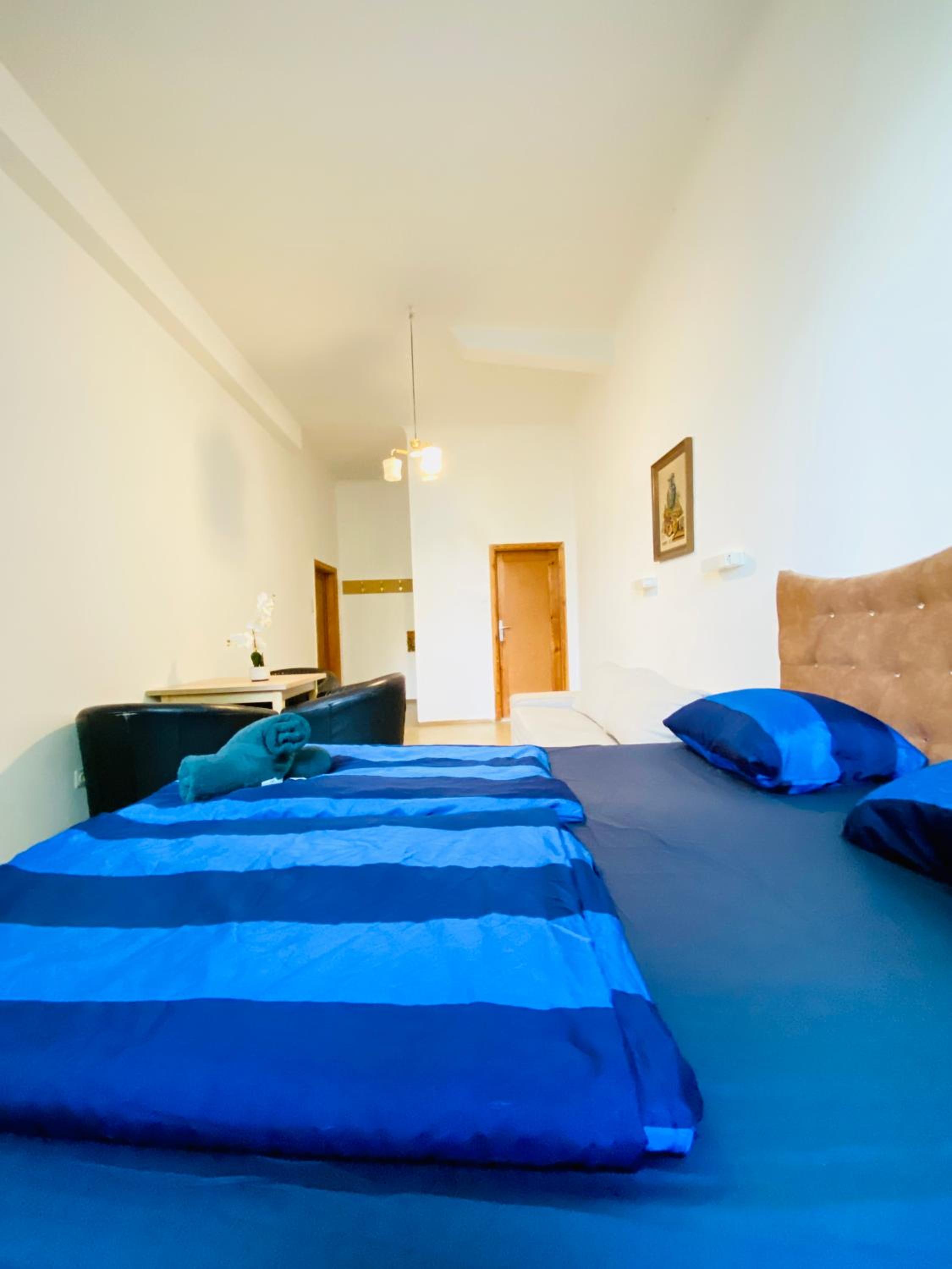 Affordable Central Rooms, 10-Min to Lugner City