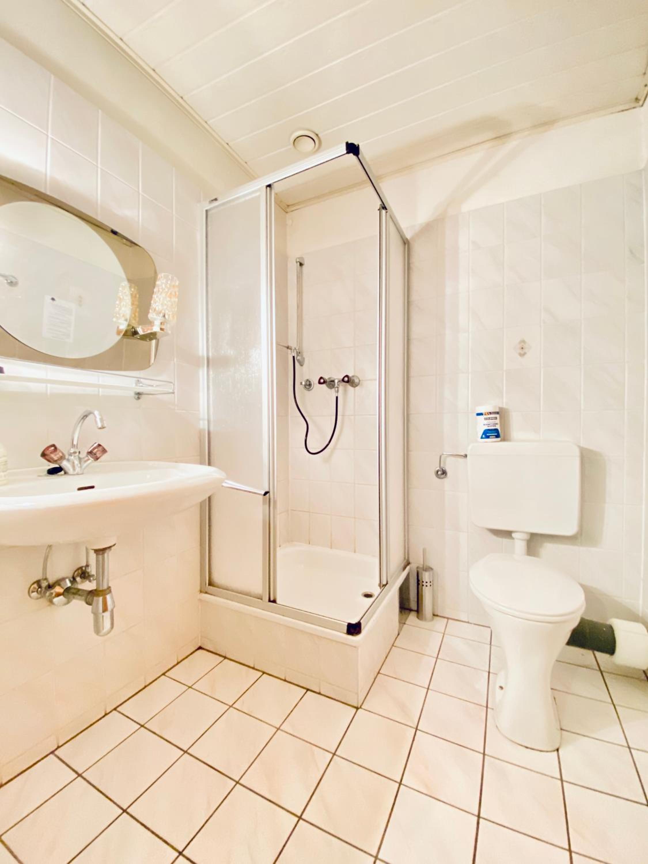Affordable Central Rooms, 10-Min to Lugner City