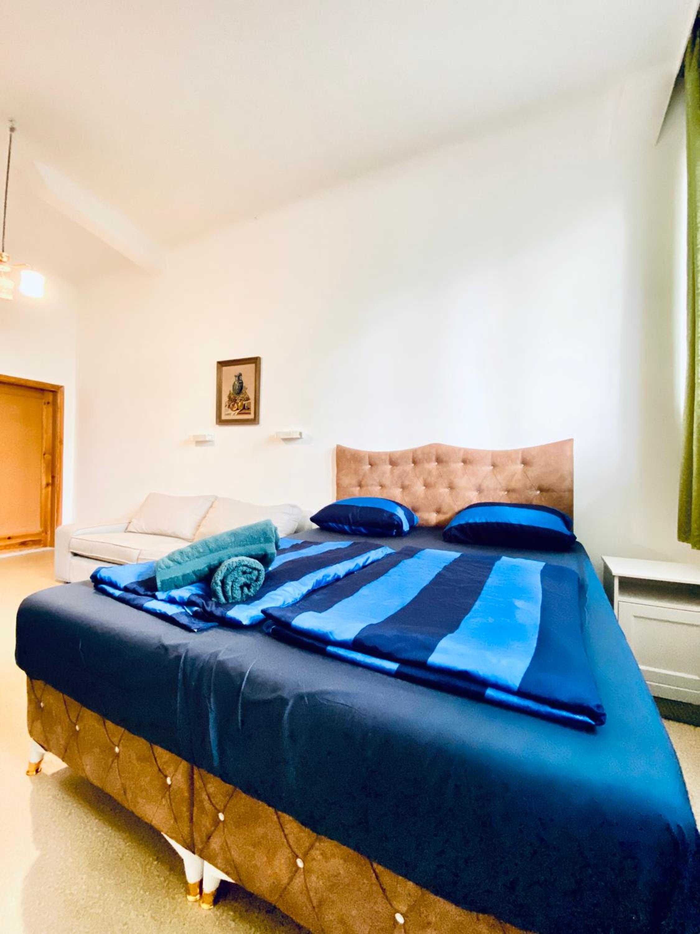 Affordable Central Rooms, 10-Min to Lugner City