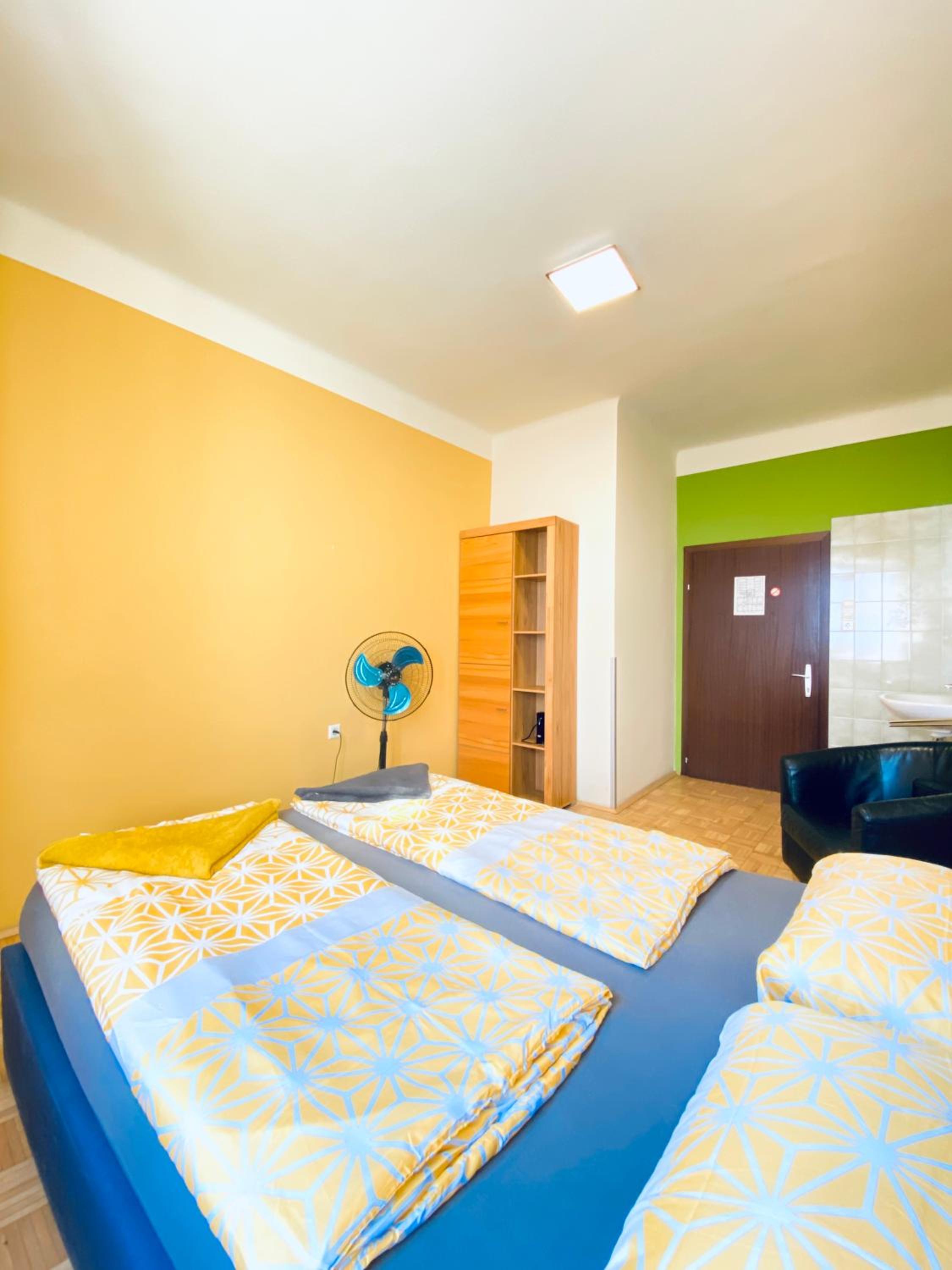 Affordable Central Rooms, 10-Min to Lugner City