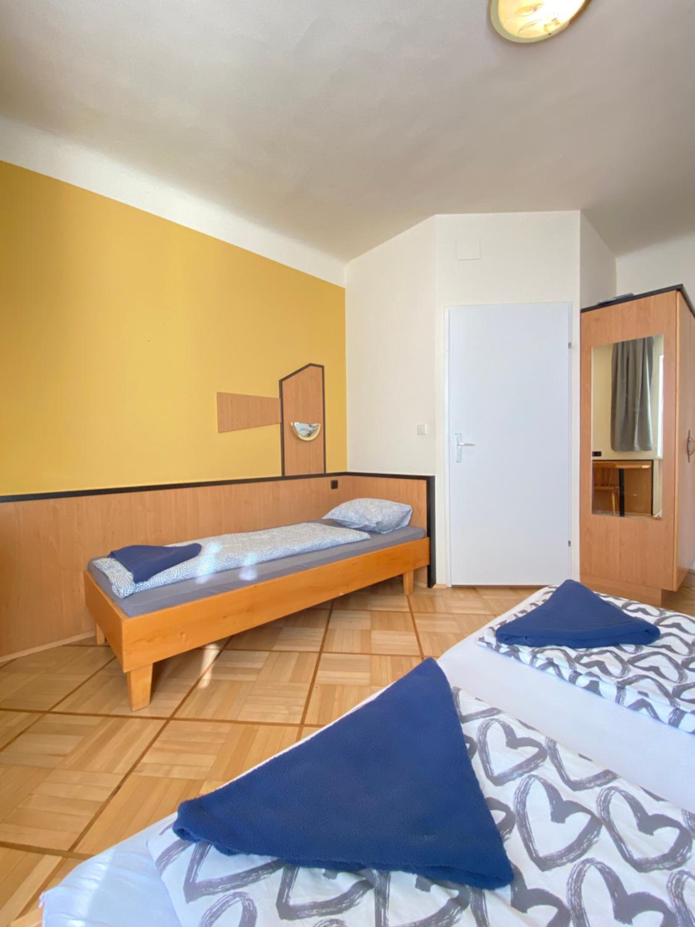 Affordable Central Rooms, 10-Min to Lugner City