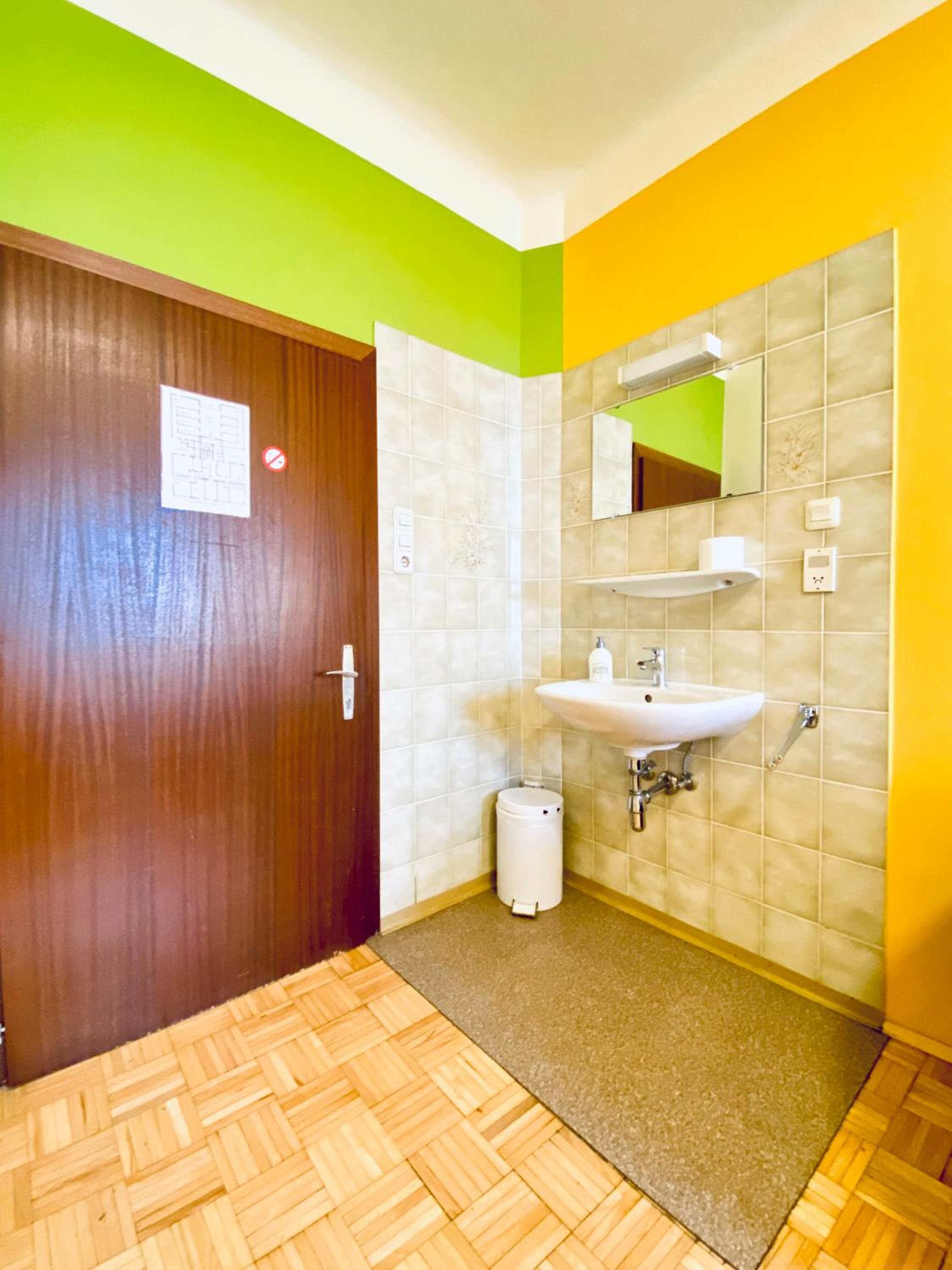 Affordable Central Rooms, 10-Min to Lugner City