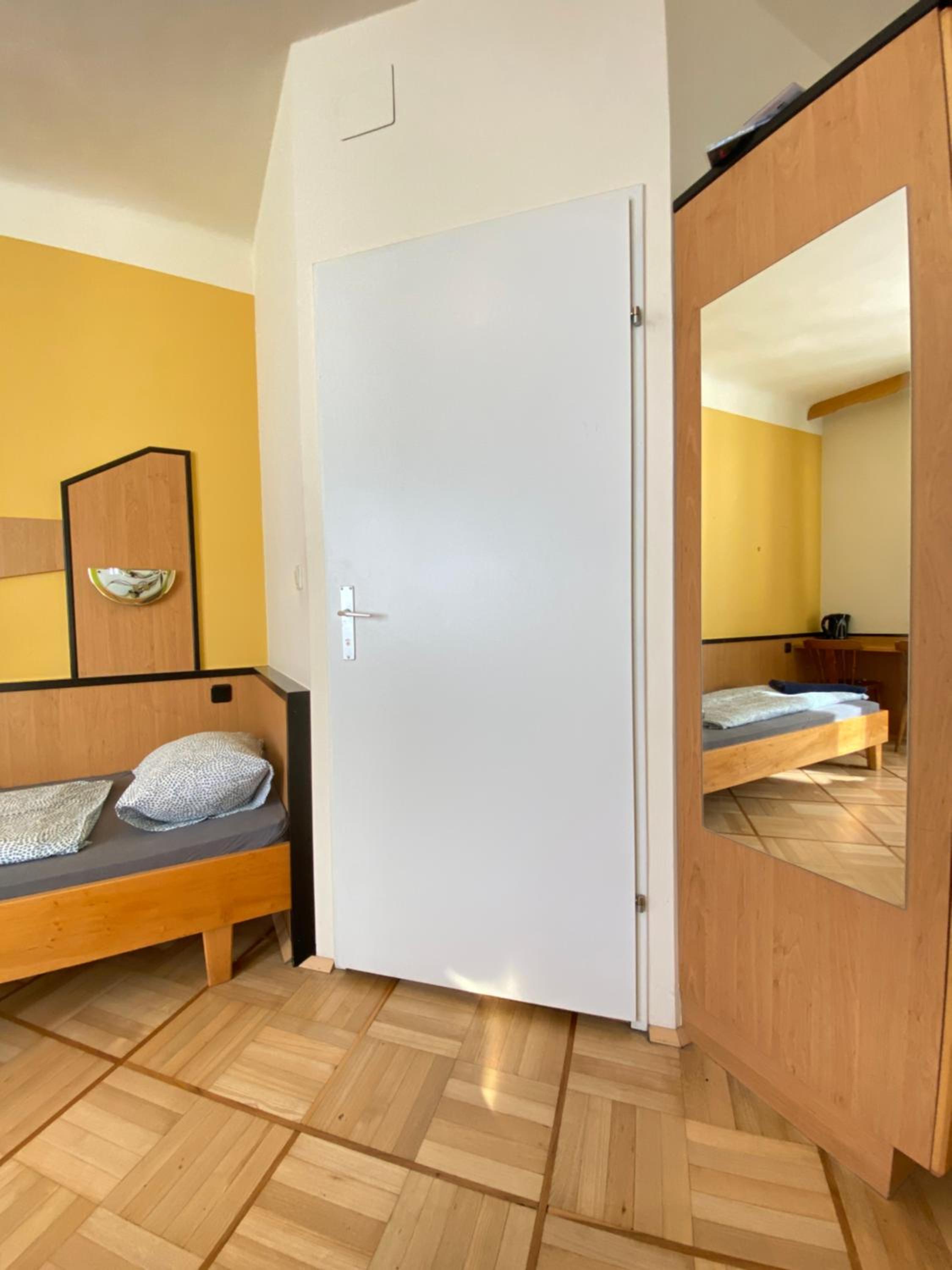 Affordable Central Rooms, 10-Min to Lugner City