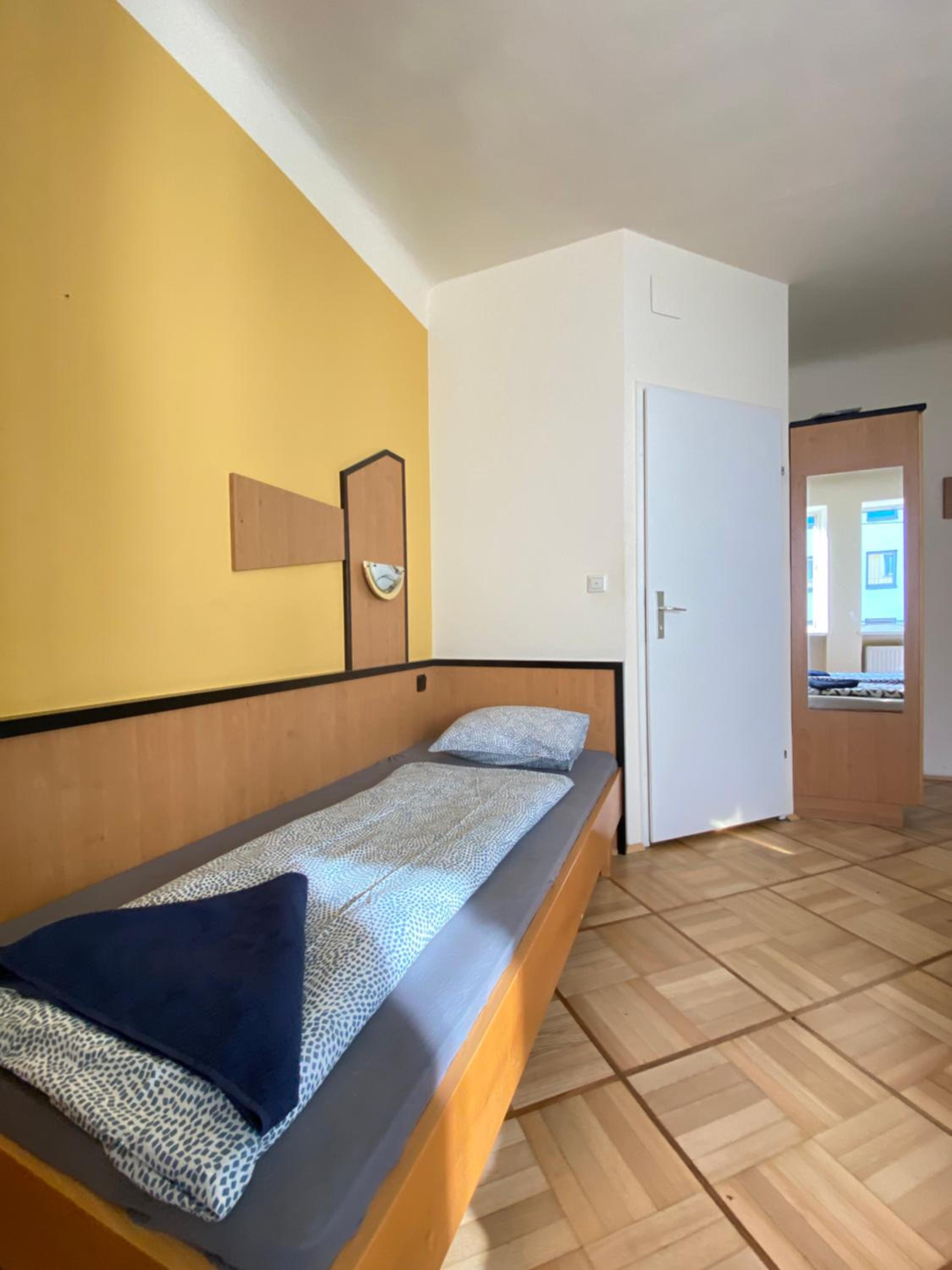 Affordable Central Rooms, 10-Min to Lugner City