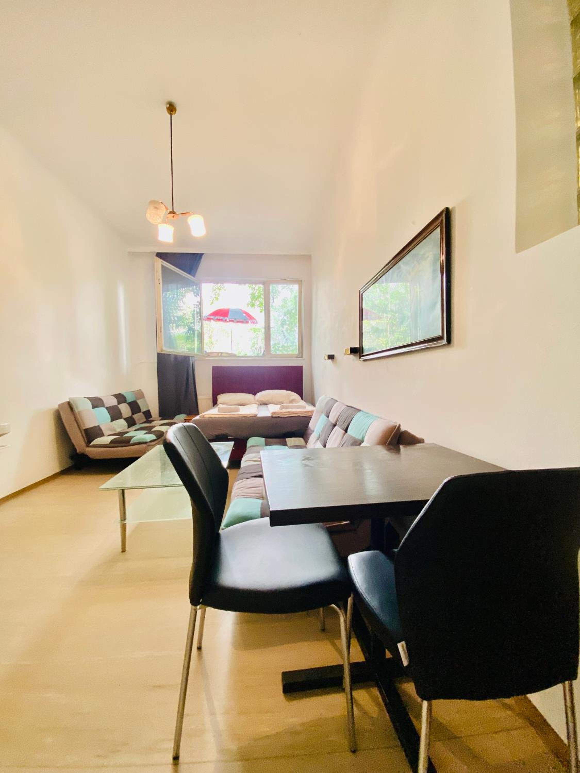 Affordable Central Rooms, 10-Min to Lugner City