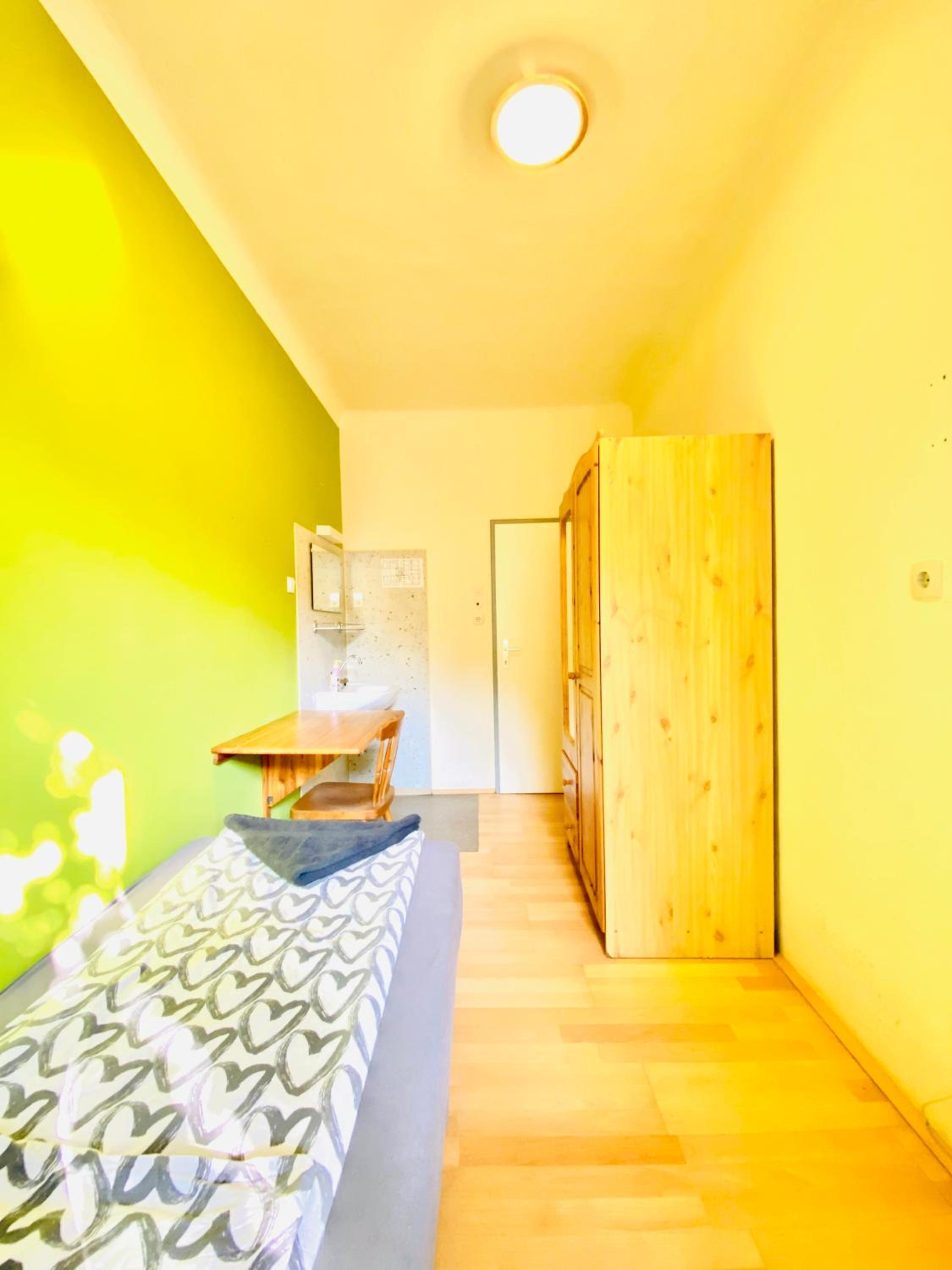 Affordable Central Rooms, 10-Min to Lugner City
