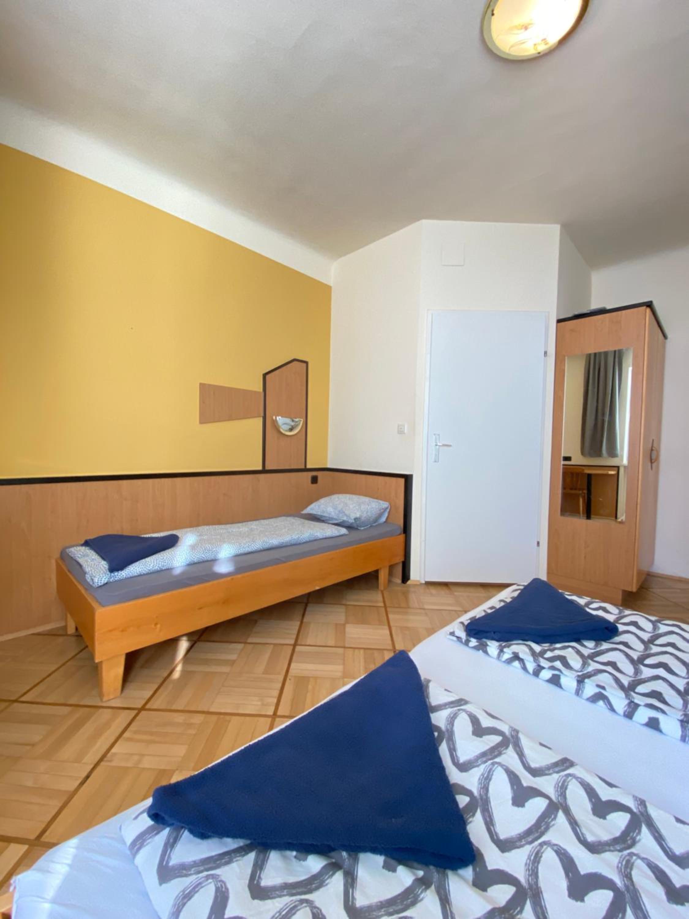 Affordable Central Rooms, 10-Min to Lugner City