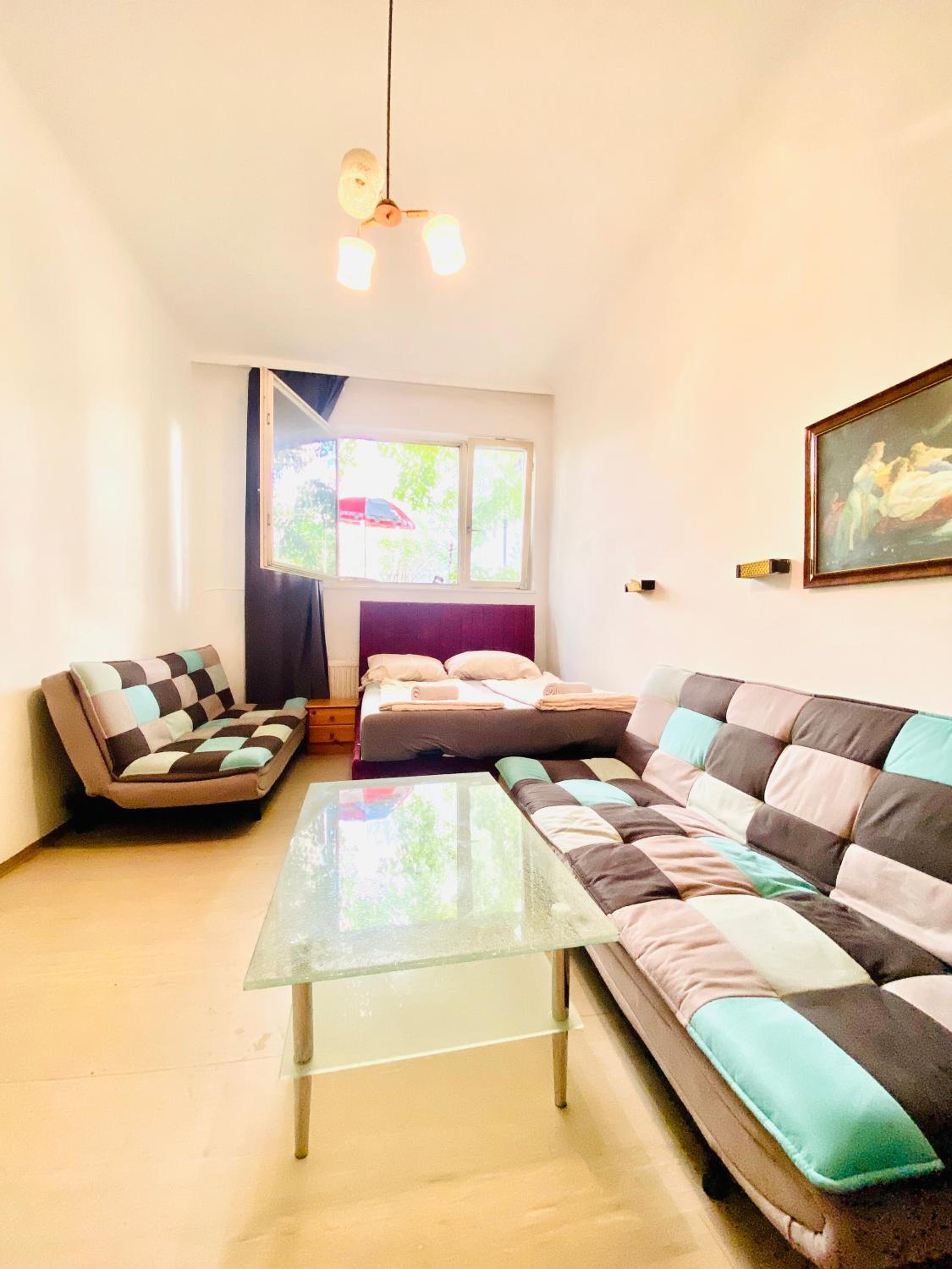 Affordable Central Rooms, 10-Min to Lugner City