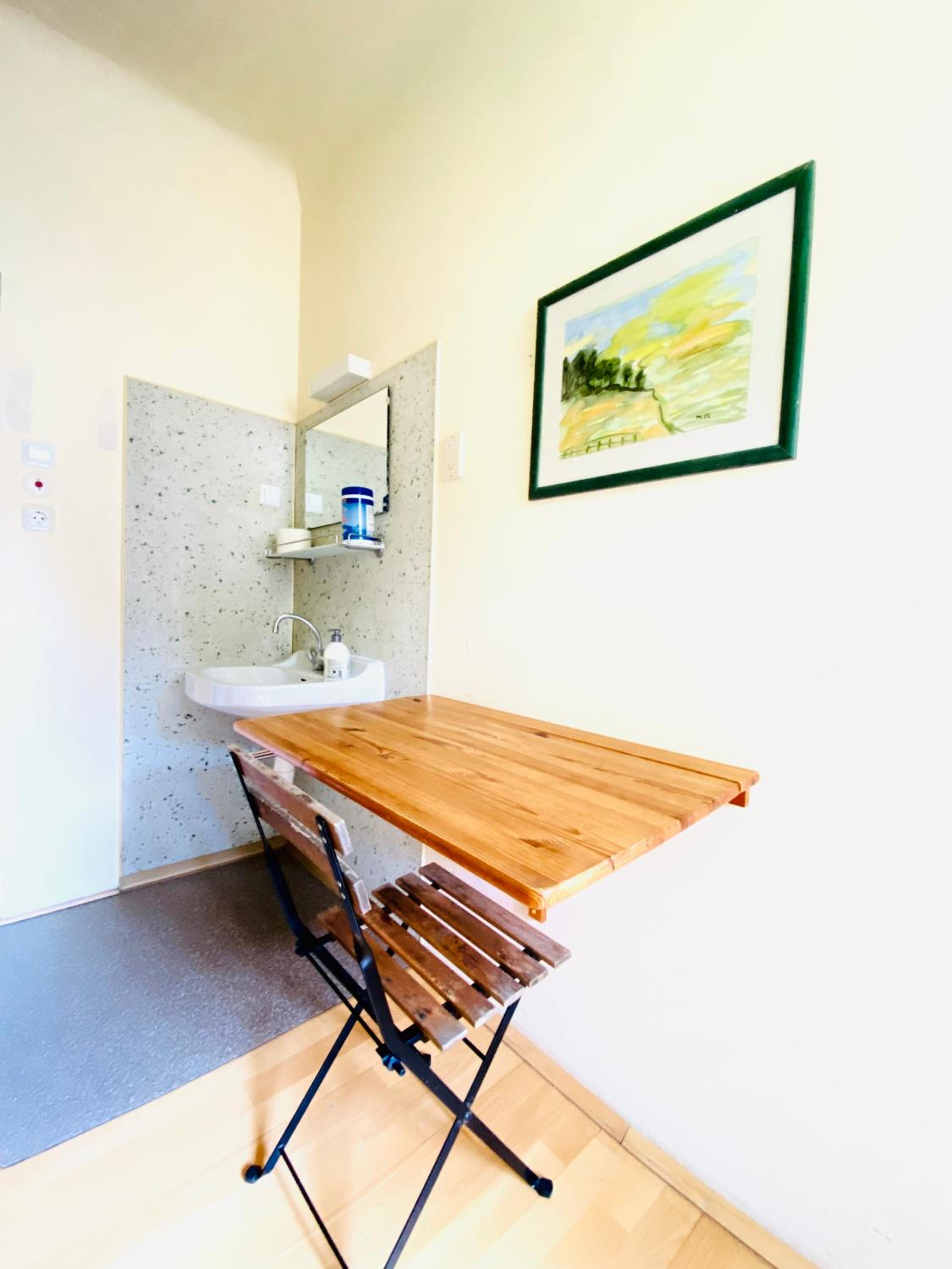 Affordable Central Rooms, 10-Min to Lugner City