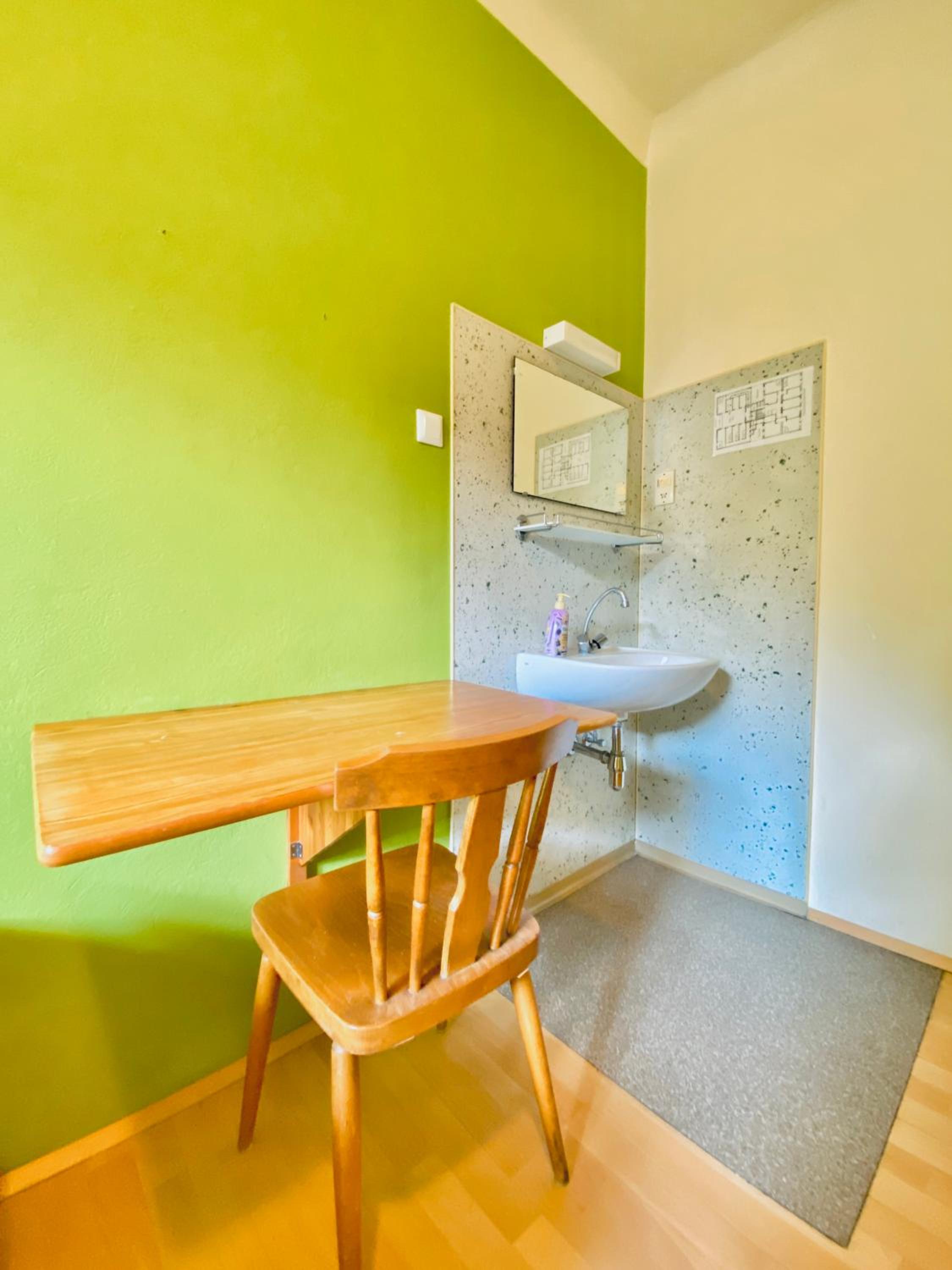 Affordable Central Rooms, 10-Min to Lugner City