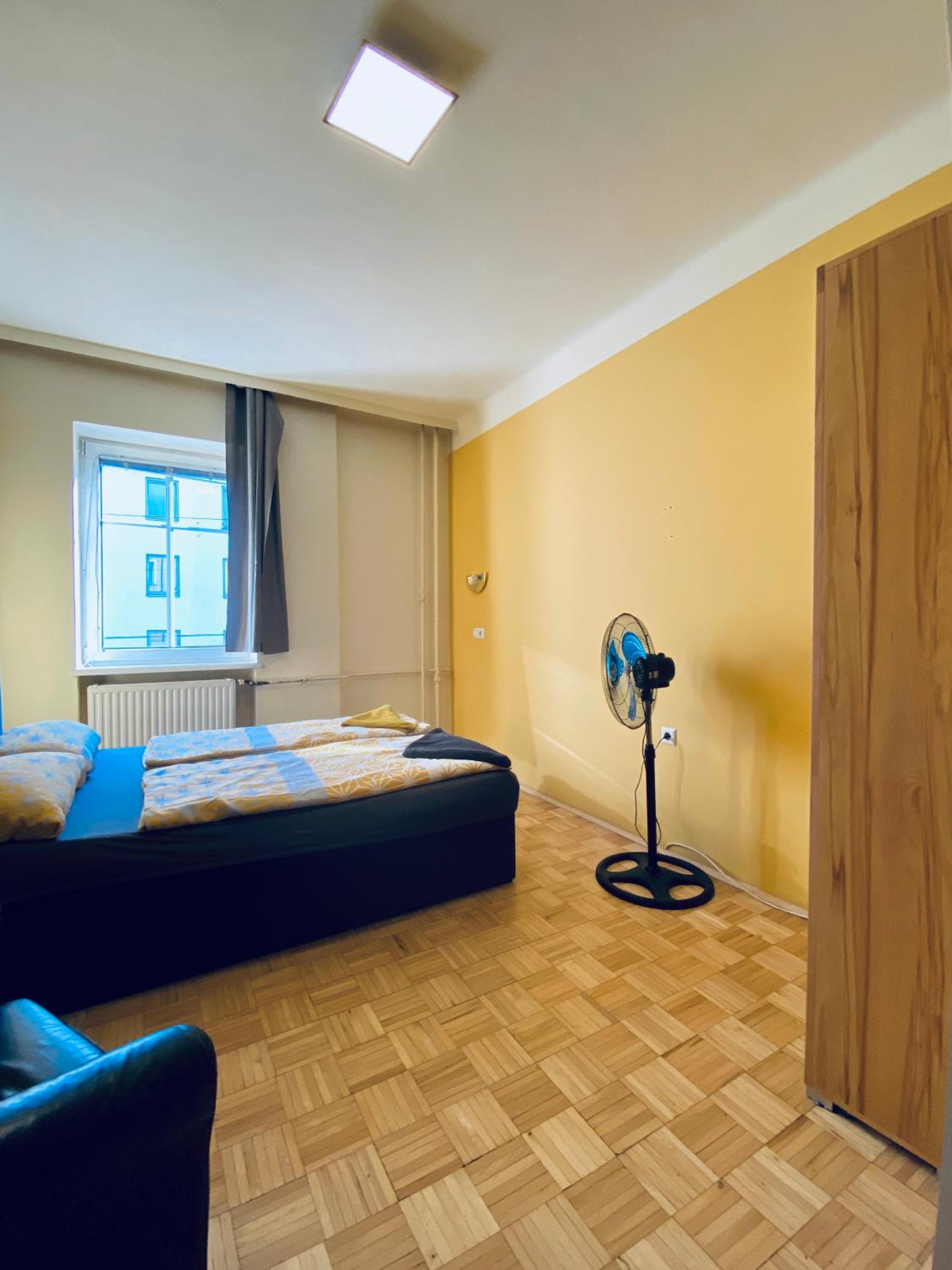 Affordable Central Rooms, 10-Min to Lugner City