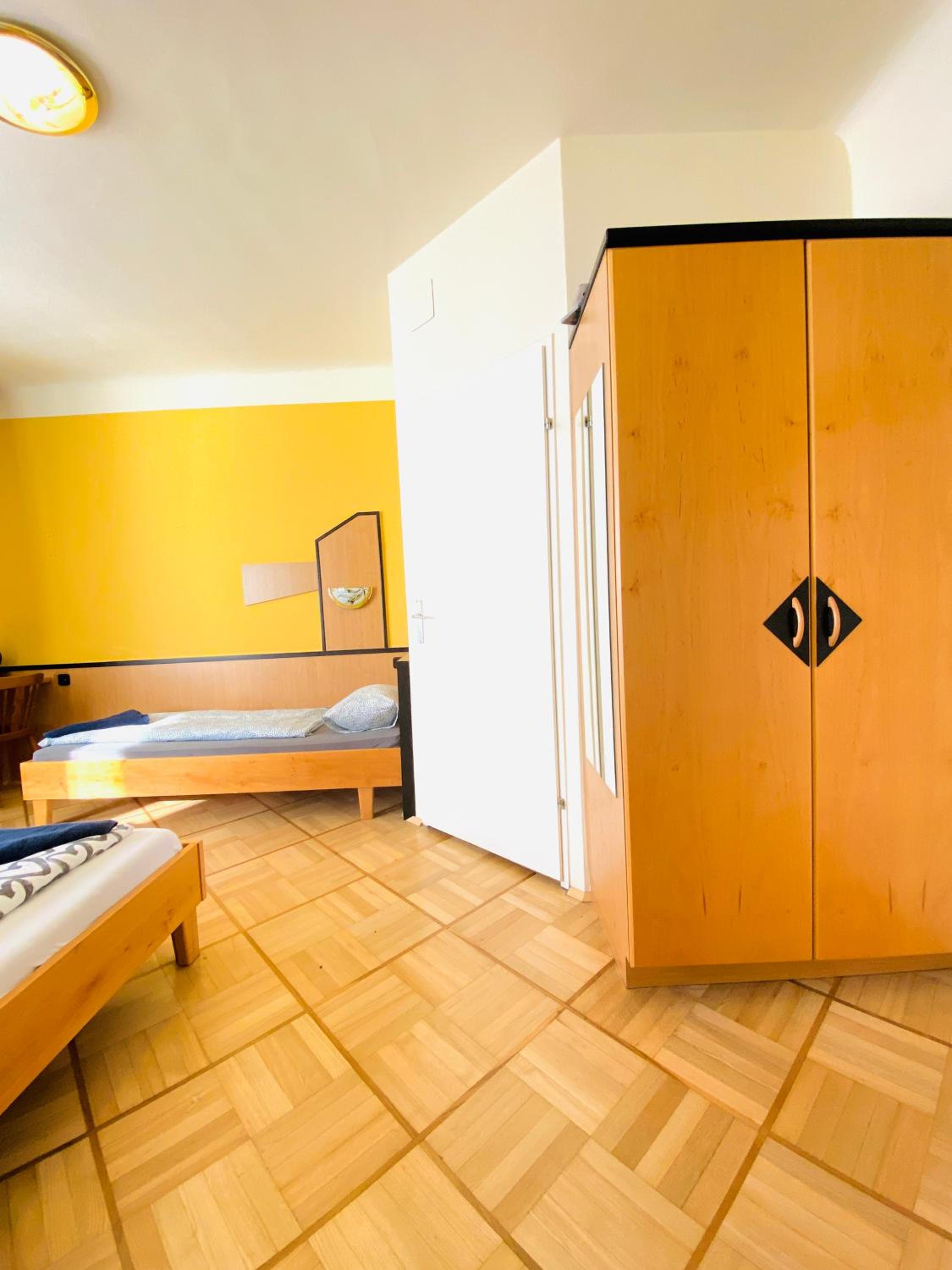 Affordable Central Rooms, 10-Min to Lugner City