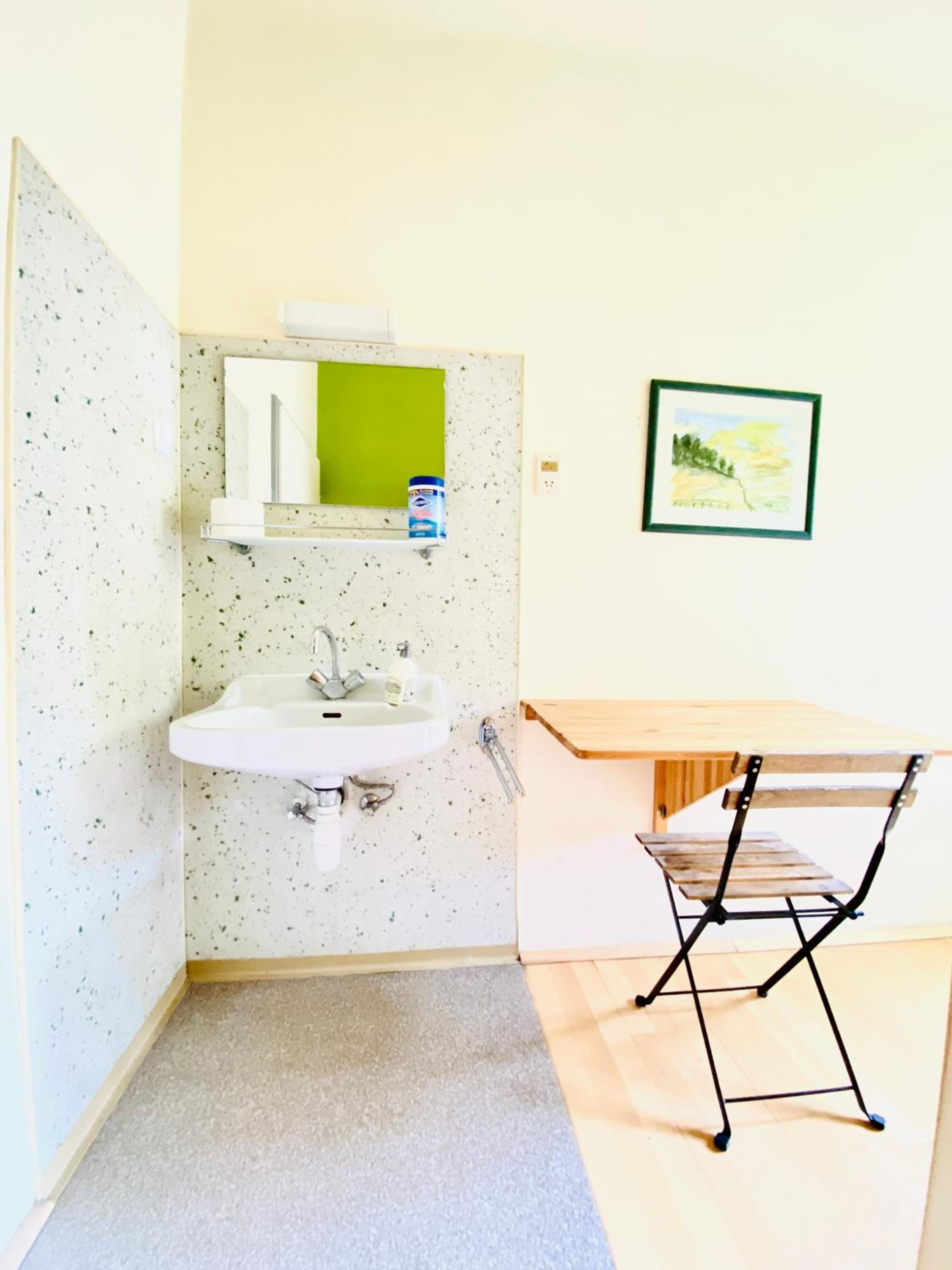 Affordable Central Rooms, 10-Min to Lugner City
