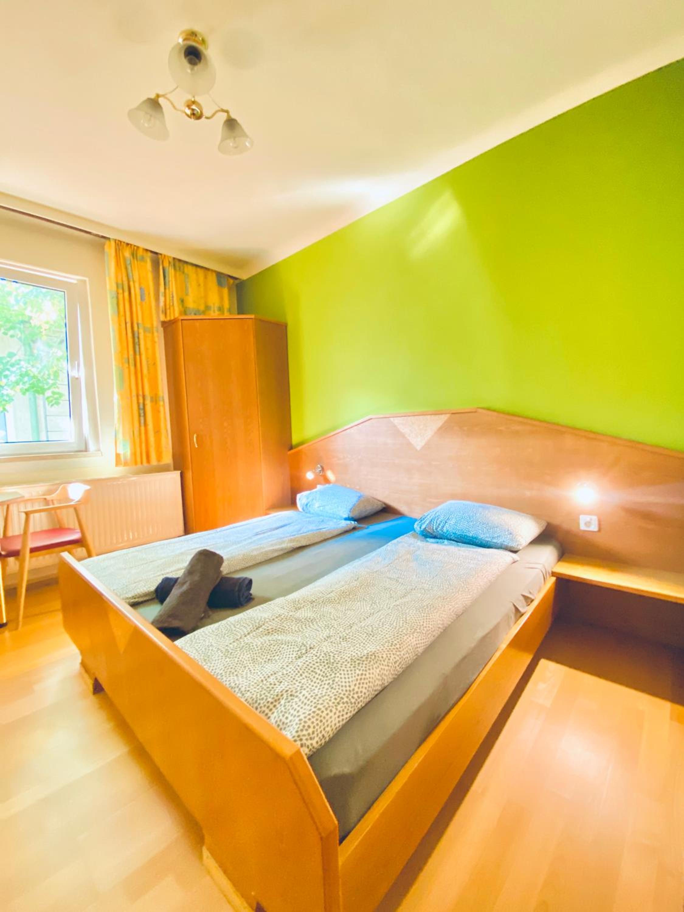 Affordable Central Rooms, 10-Min to Lugner City