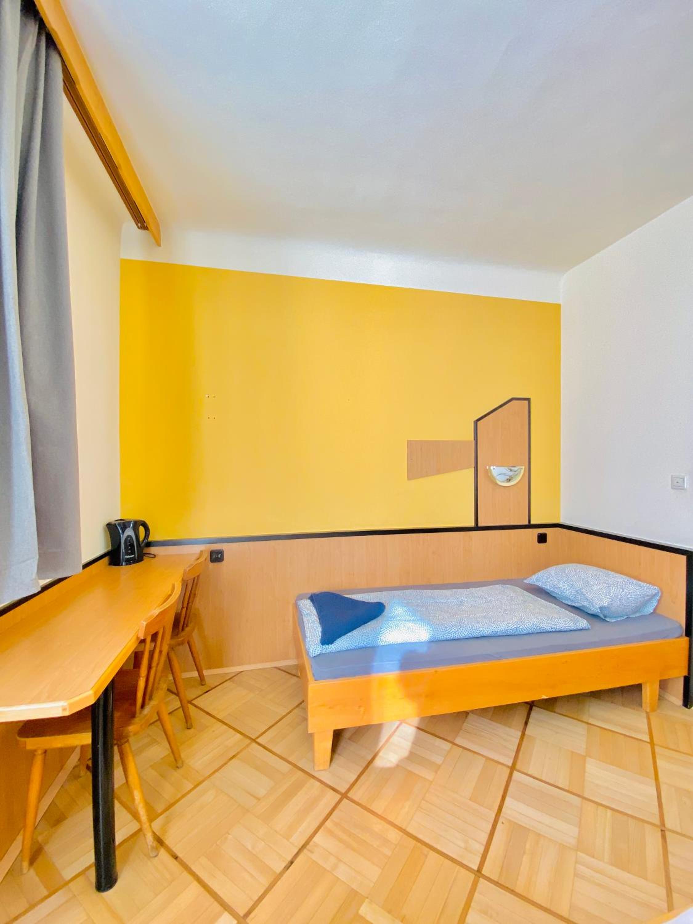 Affordable Central Rooms, 10-Min to Lugner City
