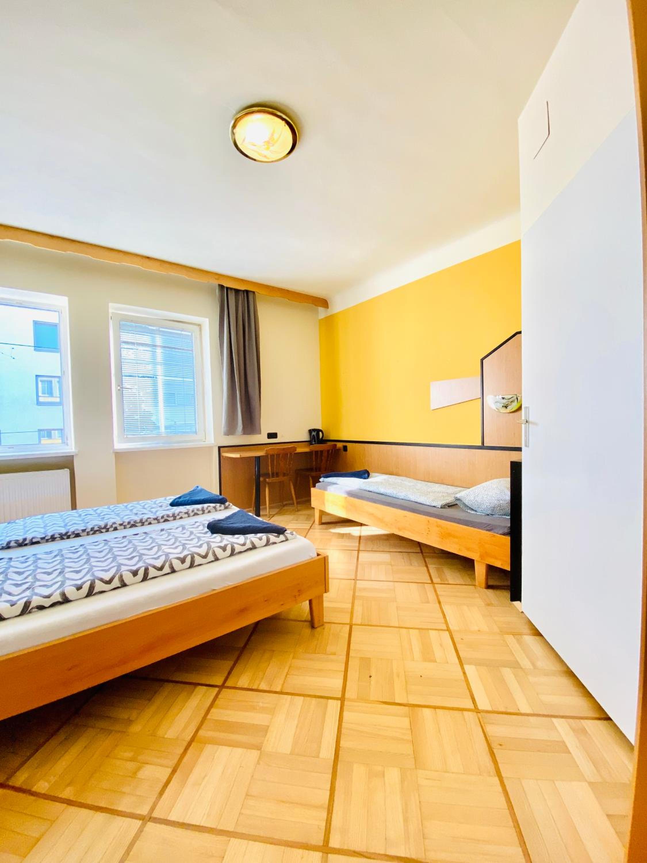 Affordable Central Rooms, 10-Min to Lugner City