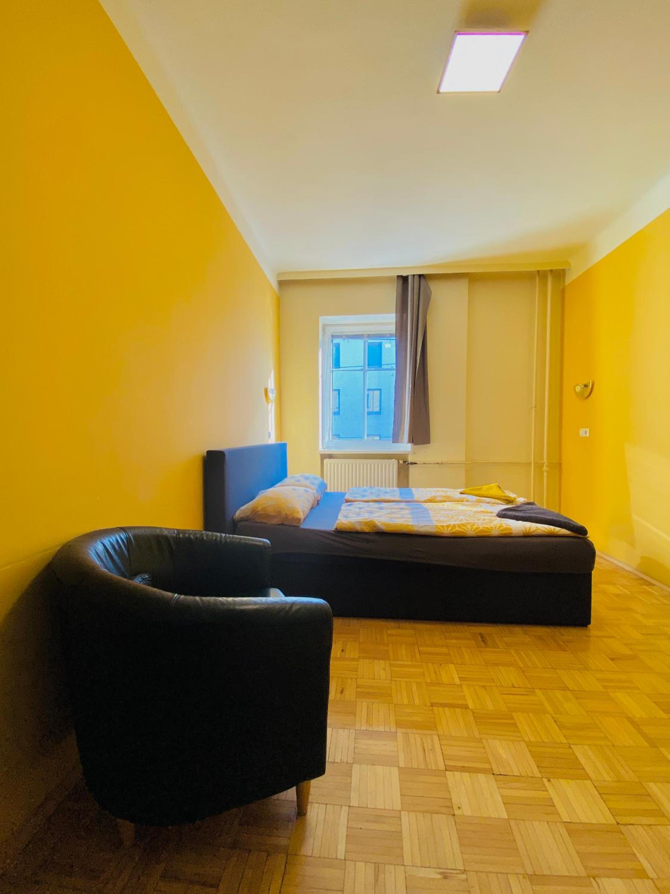 Affordable Central Rooms, 10-Min to Lugner City